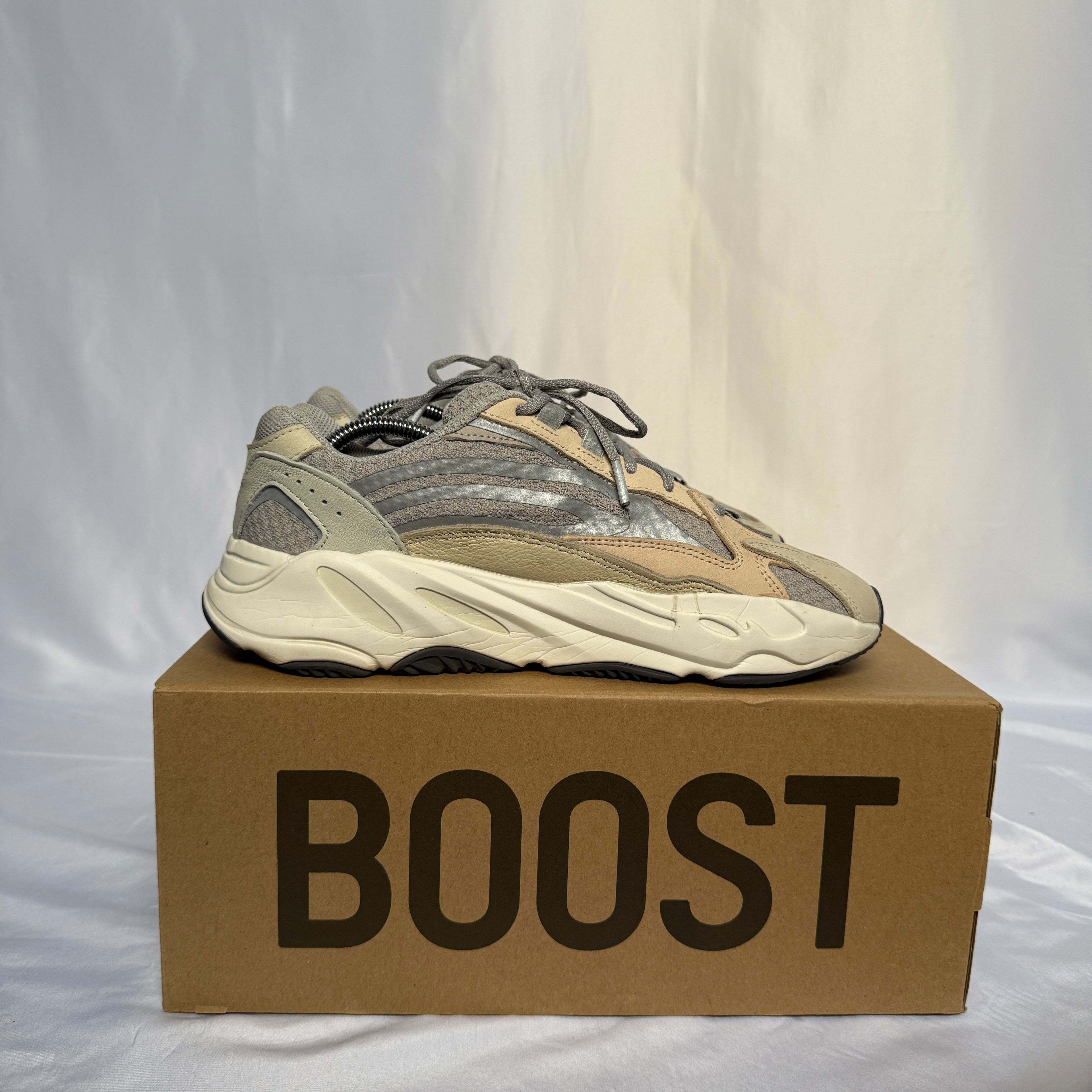Adidas Yeezy Boost 700 V2 “Static” (2018) – Grau/Weiß – Größe 43 1/3 (US 9,5)