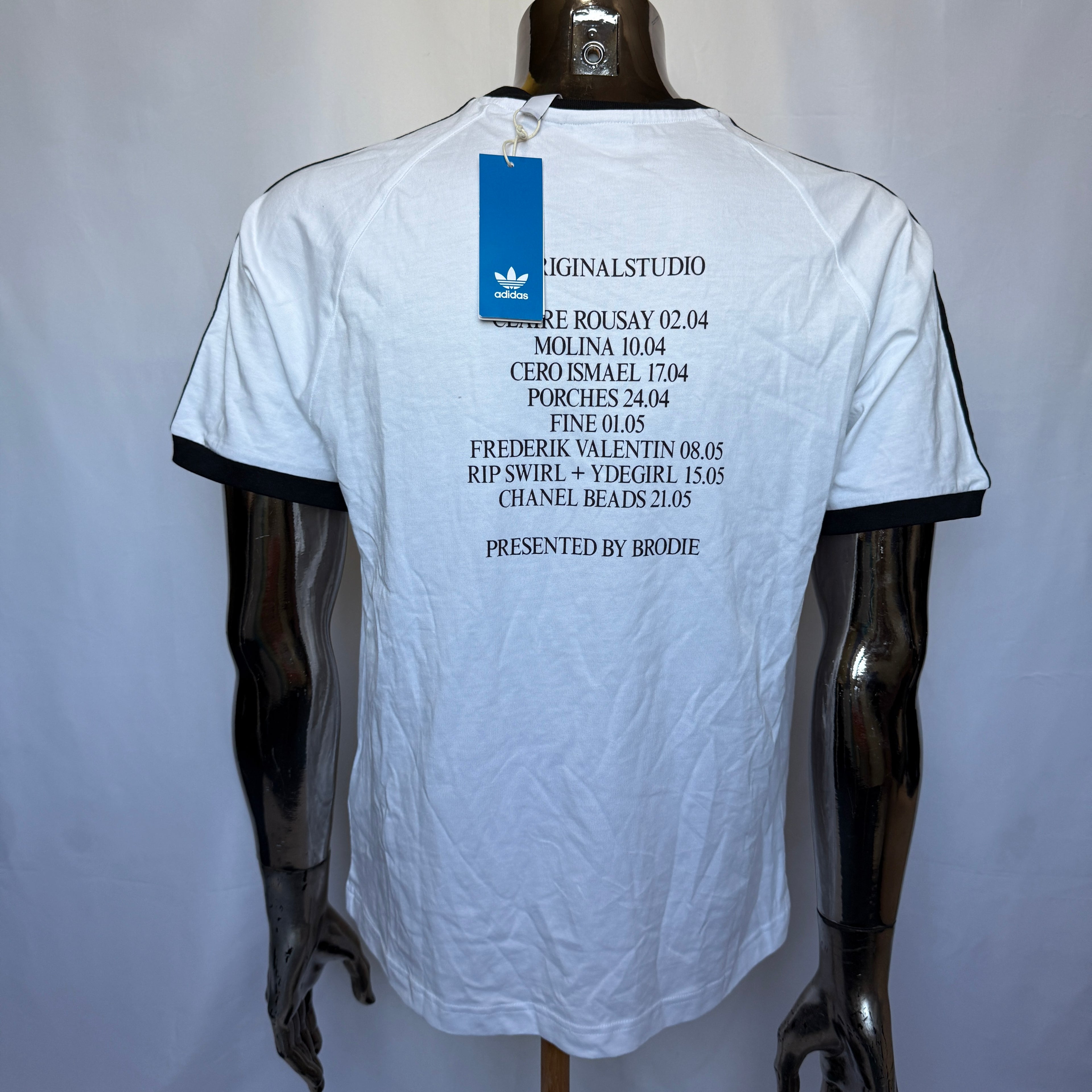 Adidas Originals x Brodie T-Shirt – “Kiss Print” – Limited Collaboration 2024 – Neu, Größe M