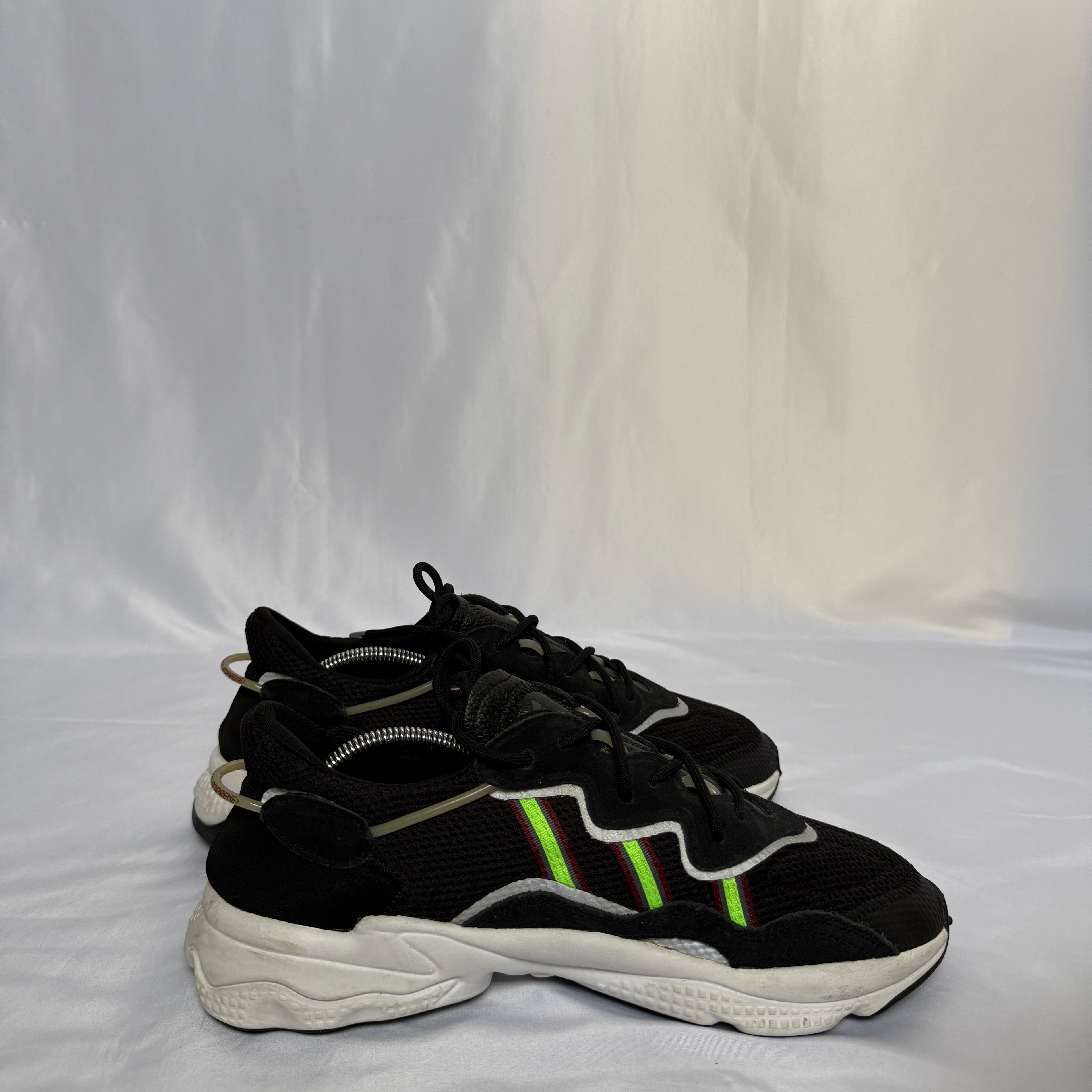 Adidas Ozweego (Core Black/Signal Green) – Größe 44 2/3