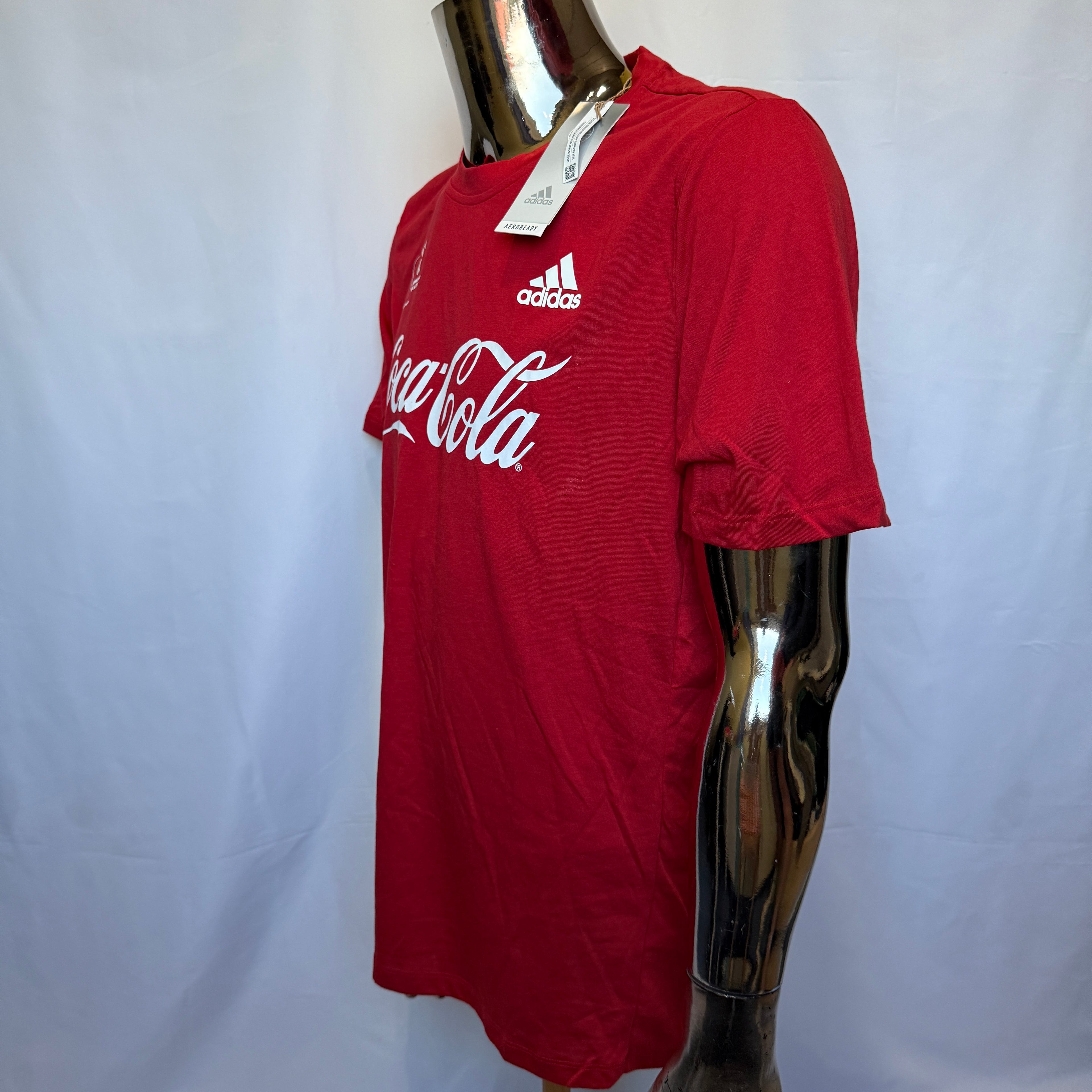 Adidas x Coca-Cola – FIFA World Cup Qatar 2022 T-Shirt / Shirt – Deadstock (mit Etikett) - Größe M