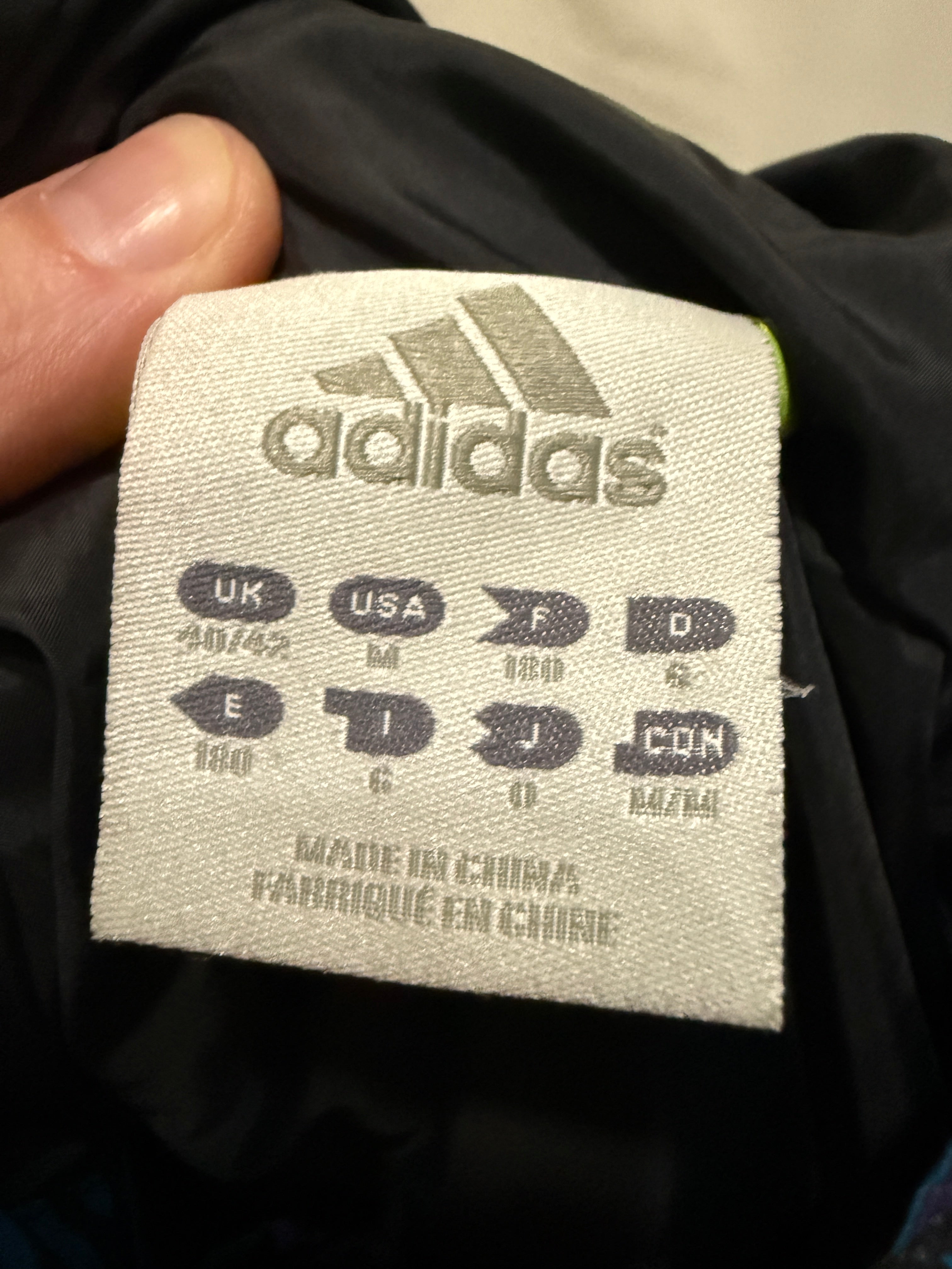 Adidas Winterjacke – Allover Graphic Print – Größe M