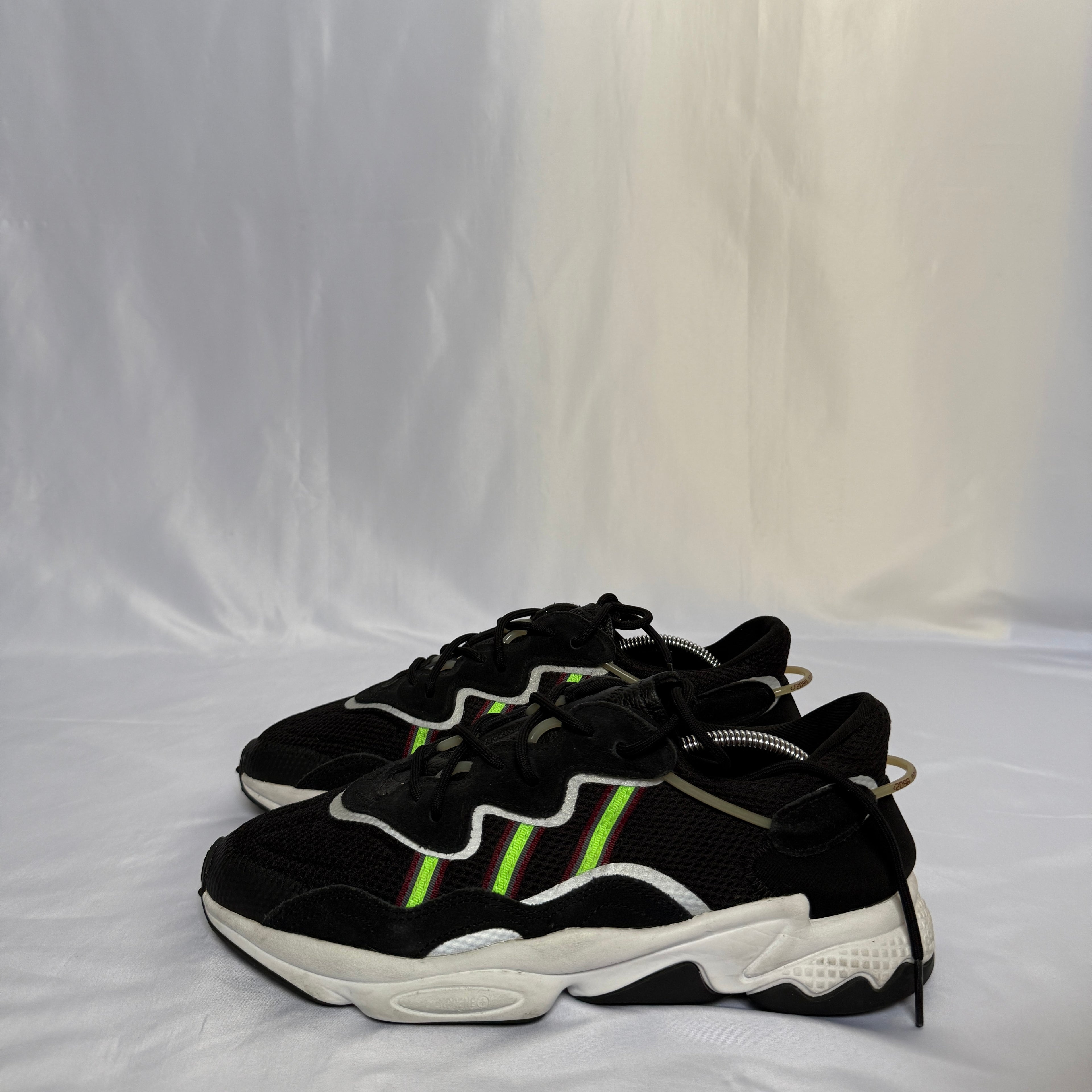 Adidas Ozweego (Core Black/Signal Green) – Größe 44 2/3