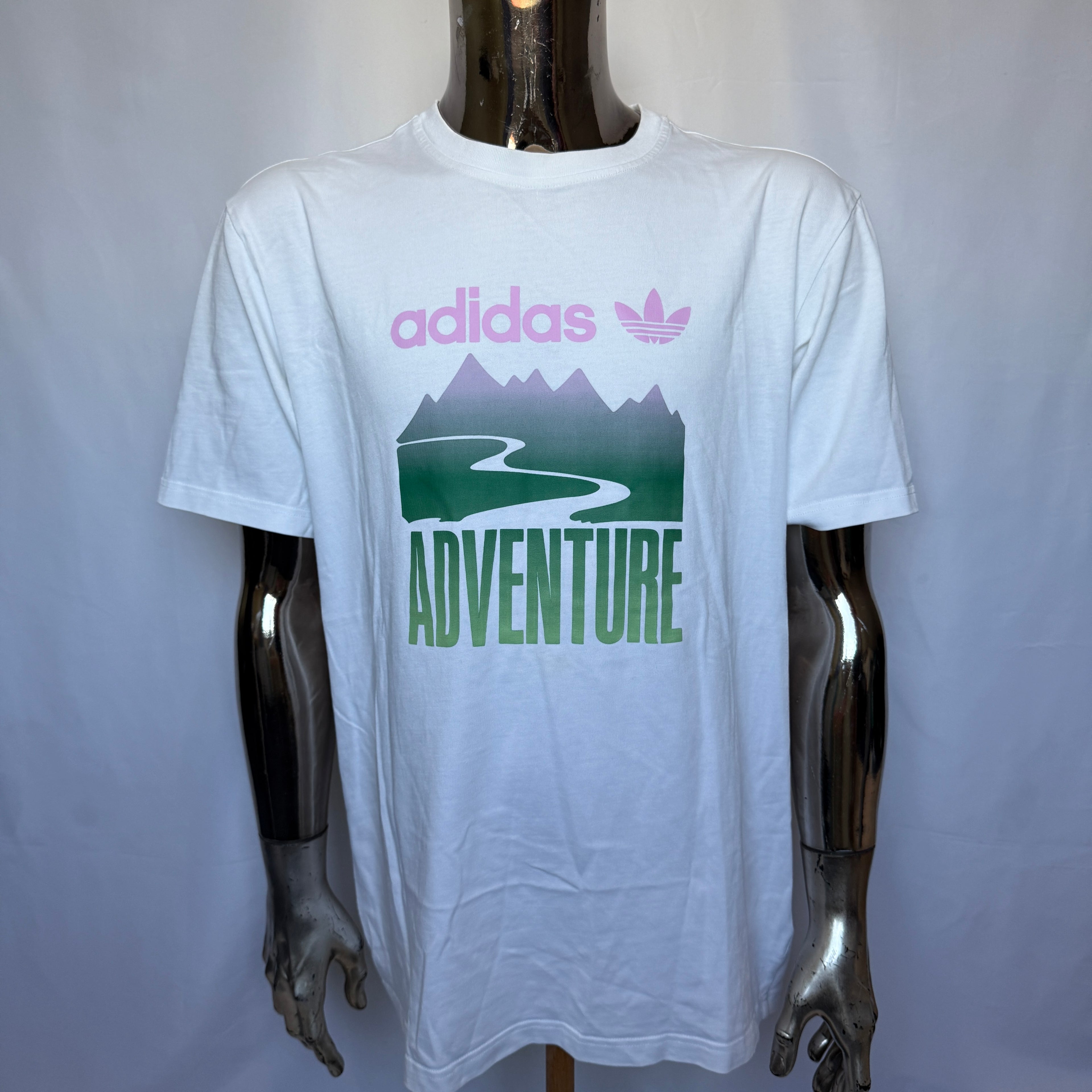 Adidas Originals T-Shirt – “Adventure Mountain Graphic” – Größe L