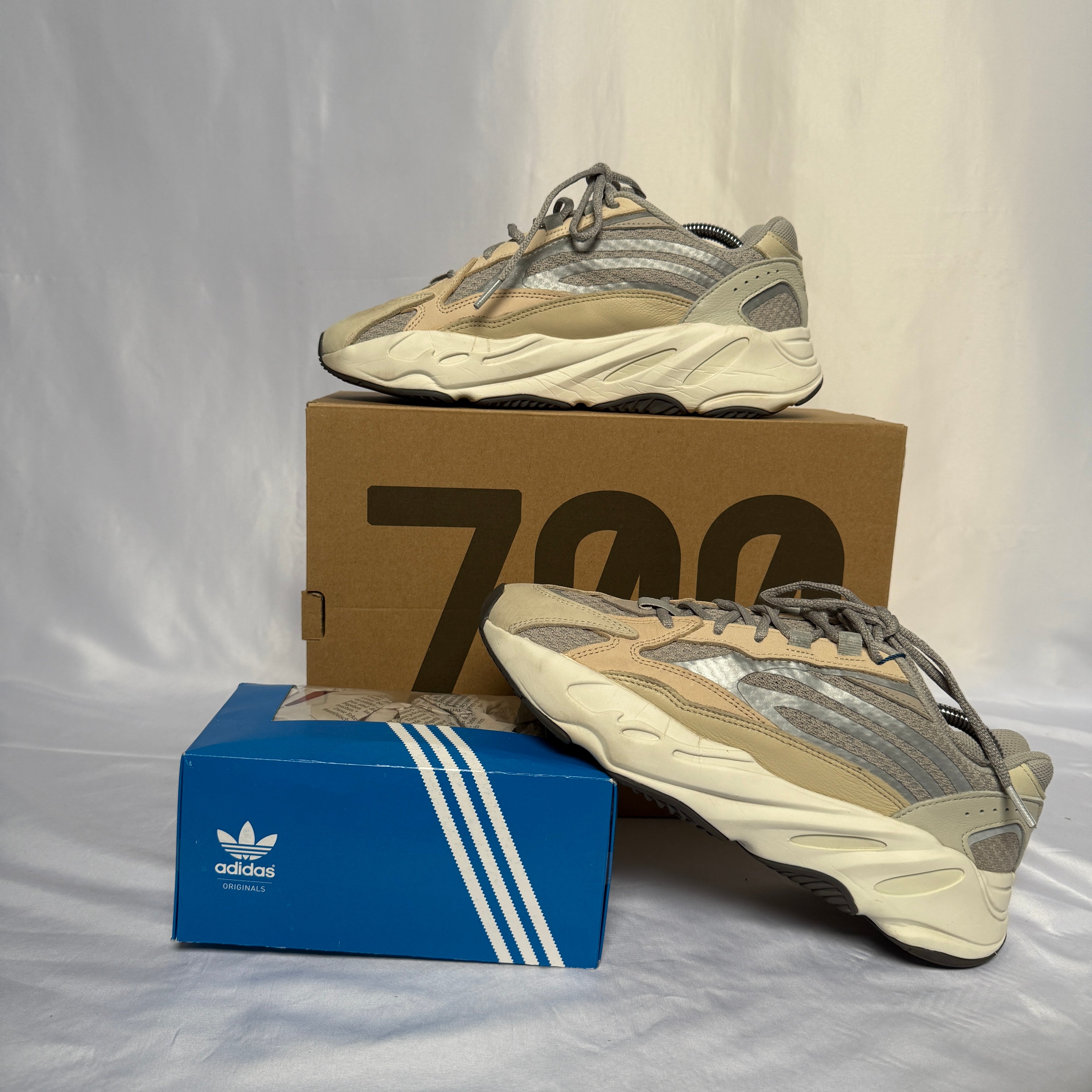Adidas Yeezy Boost 700 V2 “Static” (2018) – Grau/Weiß – Größe 43 1/3 (US 9,5)
