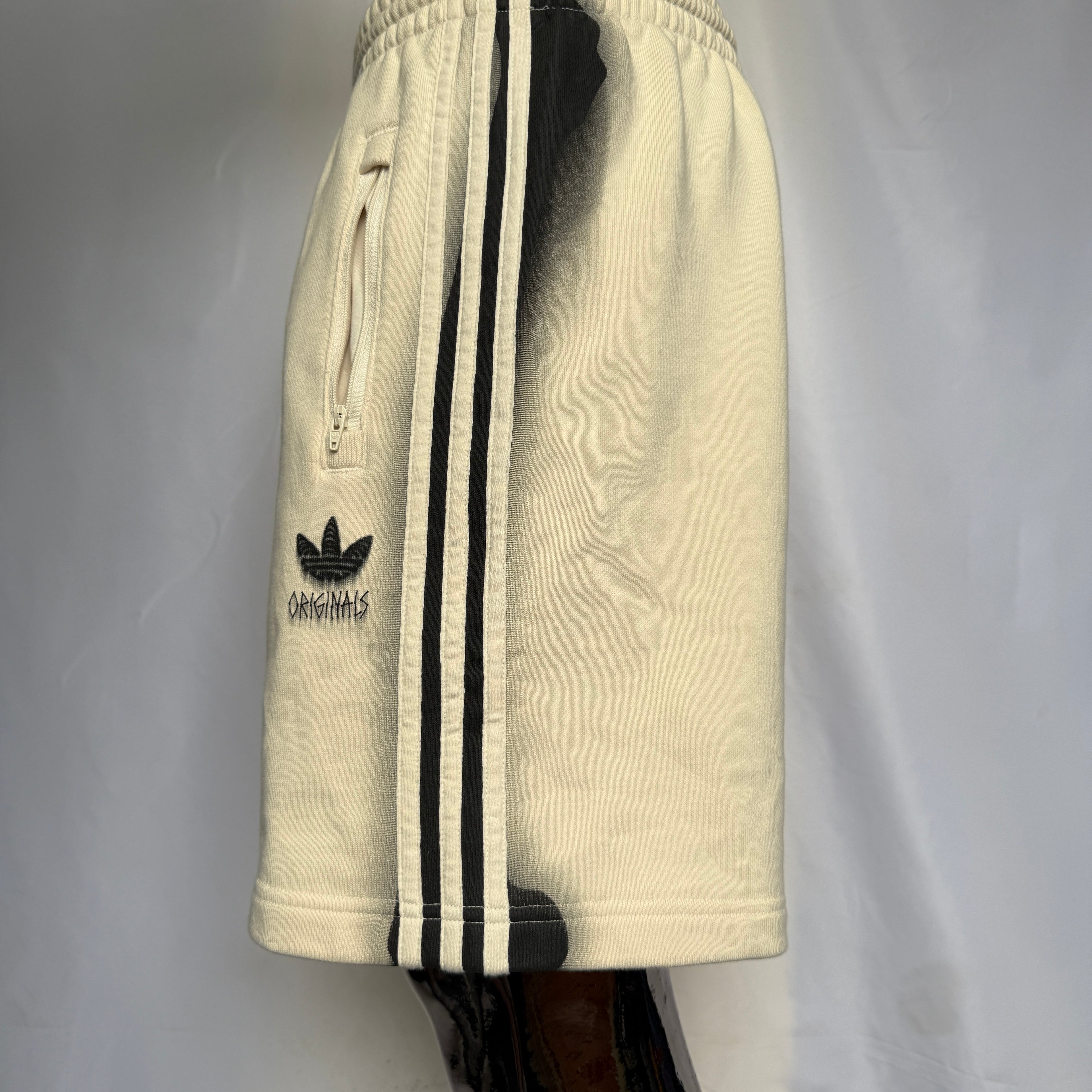 adidas Originals Shorts / kurze Hose – Trefoil Spray/Gradient – limited – Gr. M