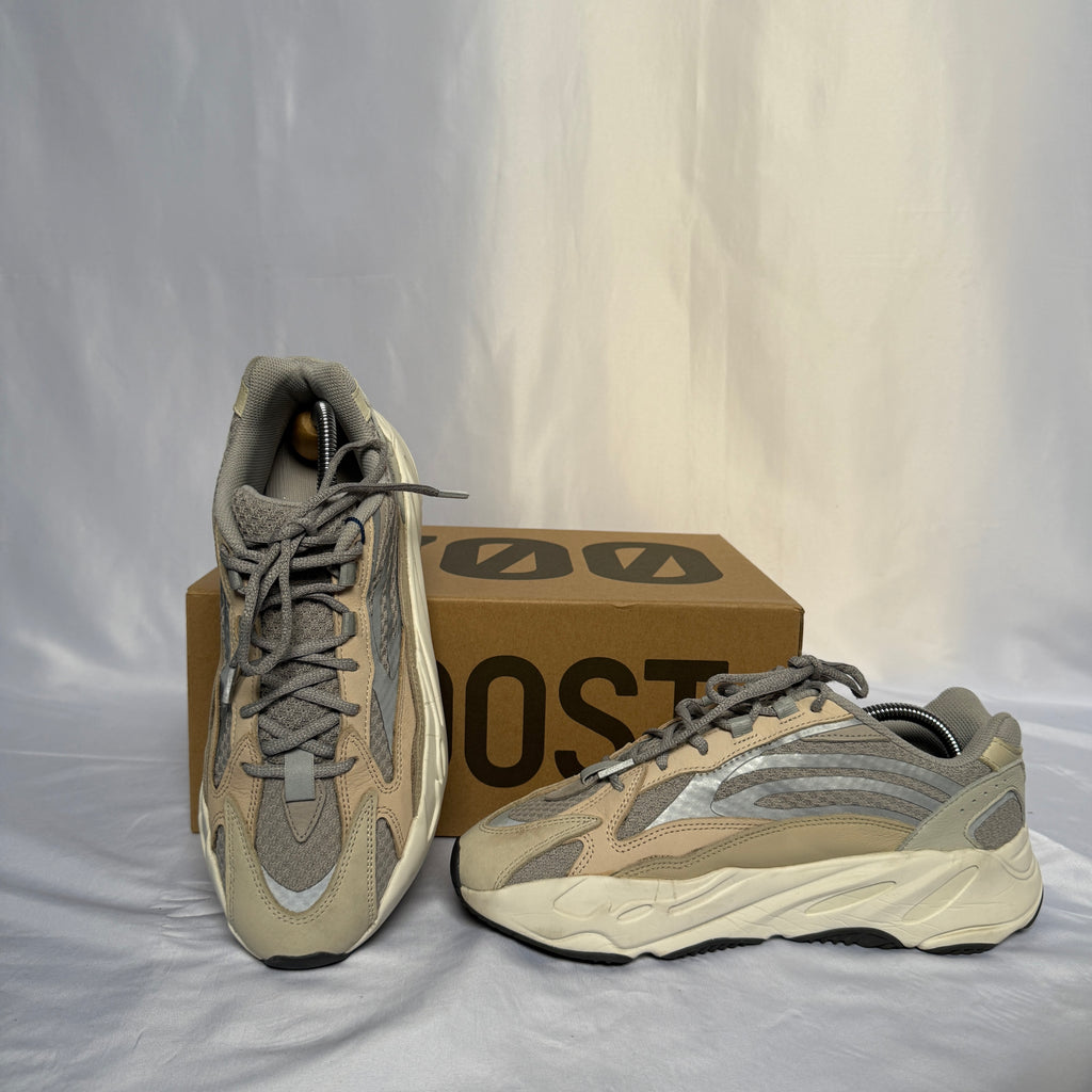 Adidas Yeezy Boost 700 V2 “Static” (2018) – Grau/Weiß – Größe 43 1/3 (US 9,5)