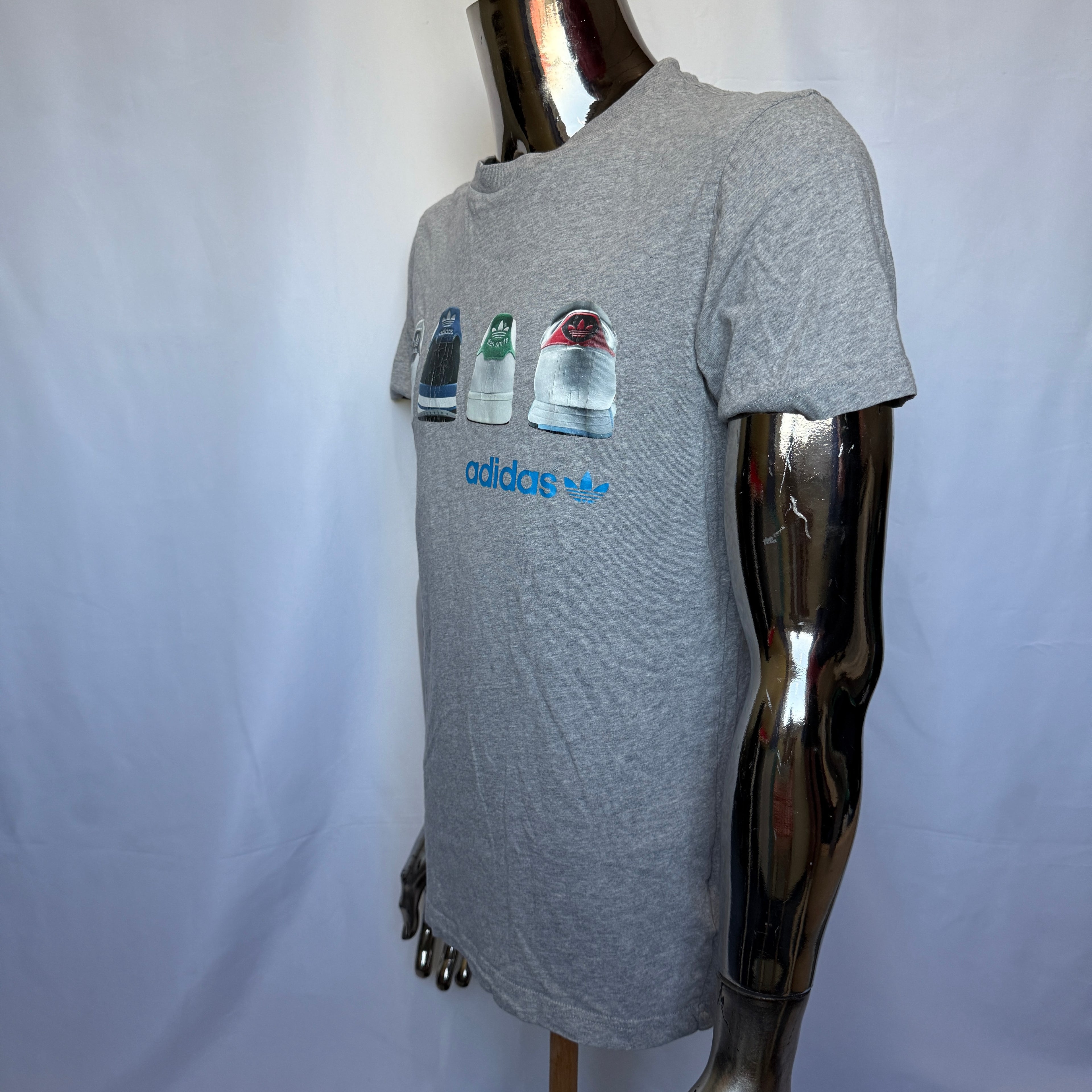 Adidas Originals T-Shirt – “Superstar Heel Graphic” – Classic  Tribute Retro - Größe S