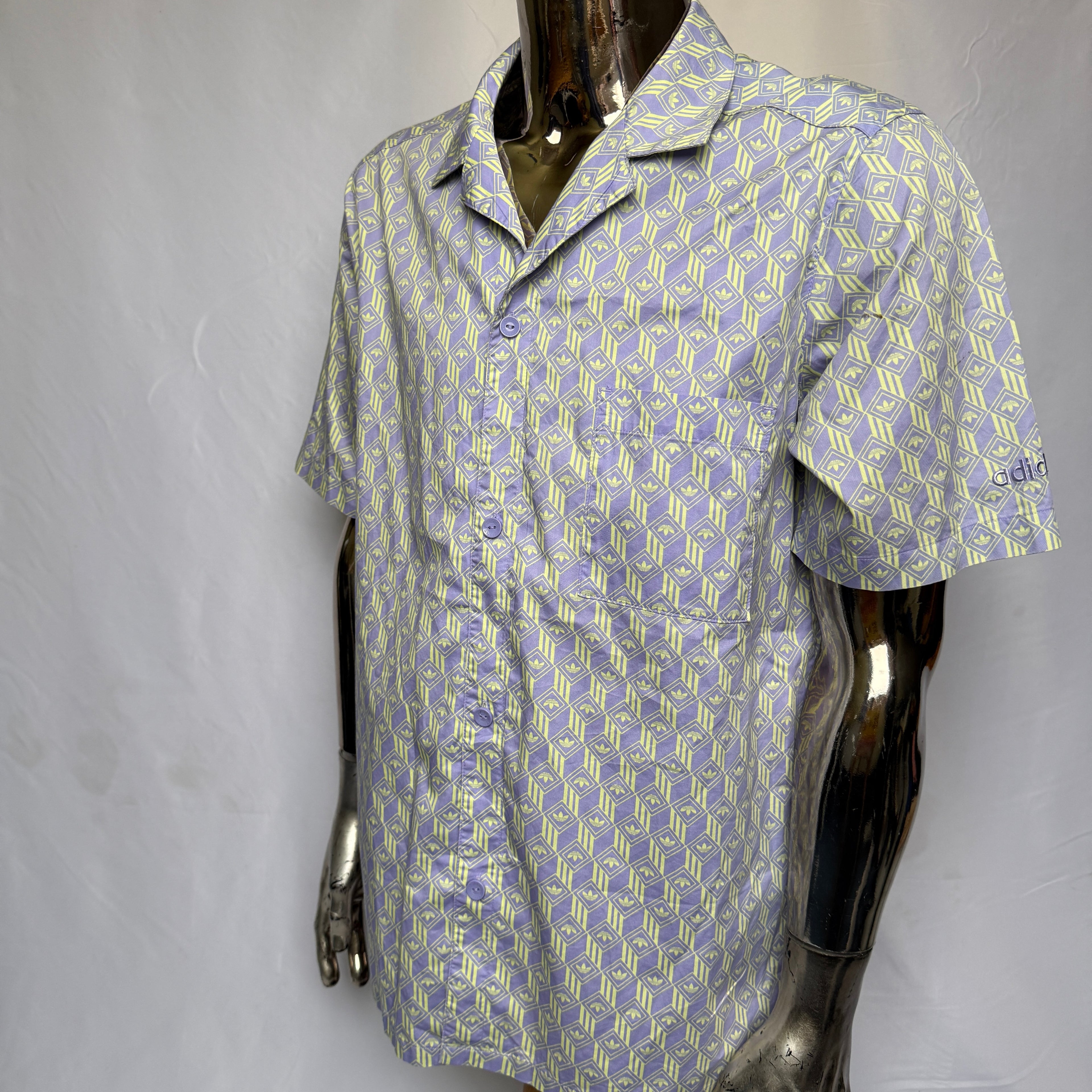 adidas Graphics Monogram Shirt / Hemd – limited – Gr. M