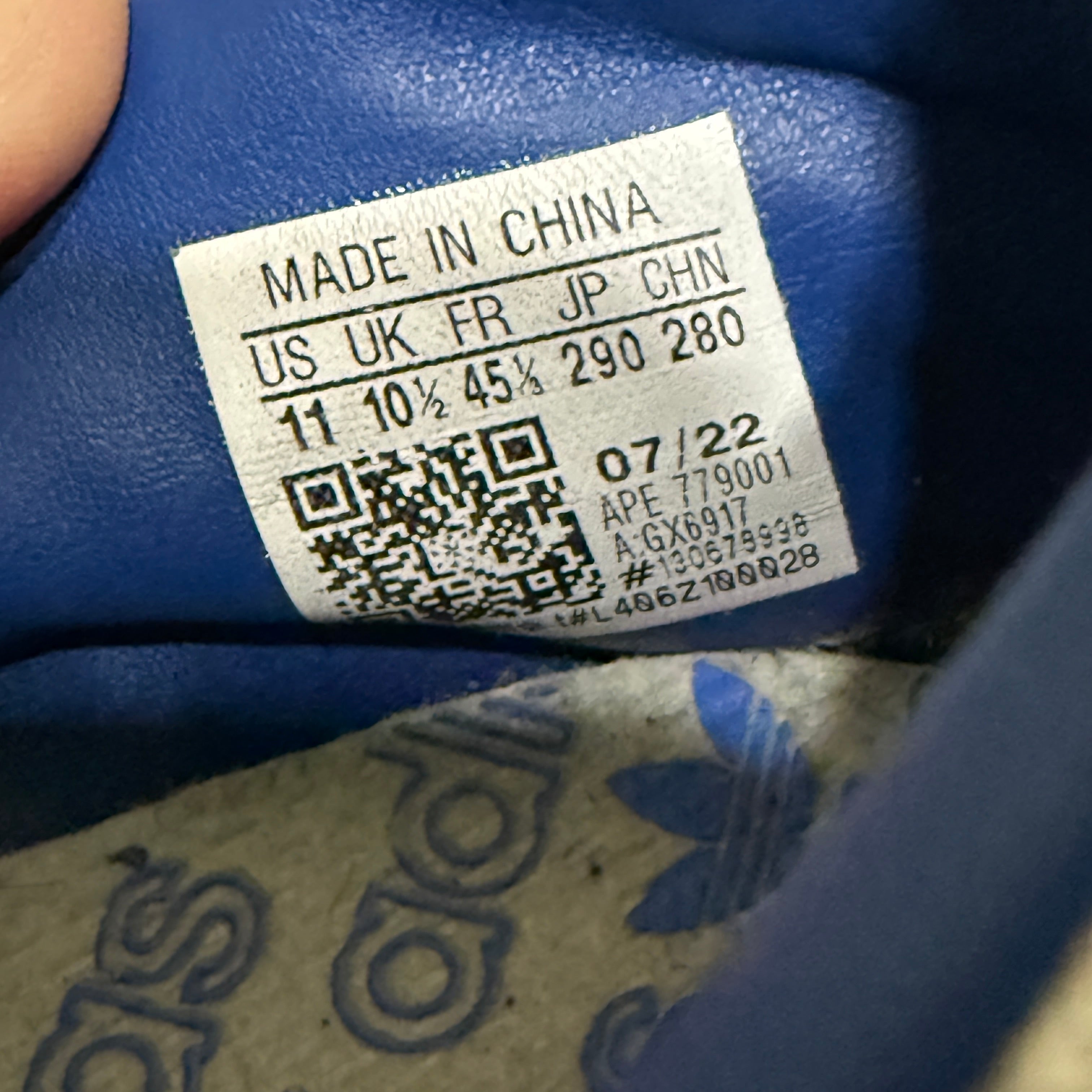 Adidas Sneaket Jeans “Blue / Silver Metallic / Gum” - Retro - Größe 45 1/3