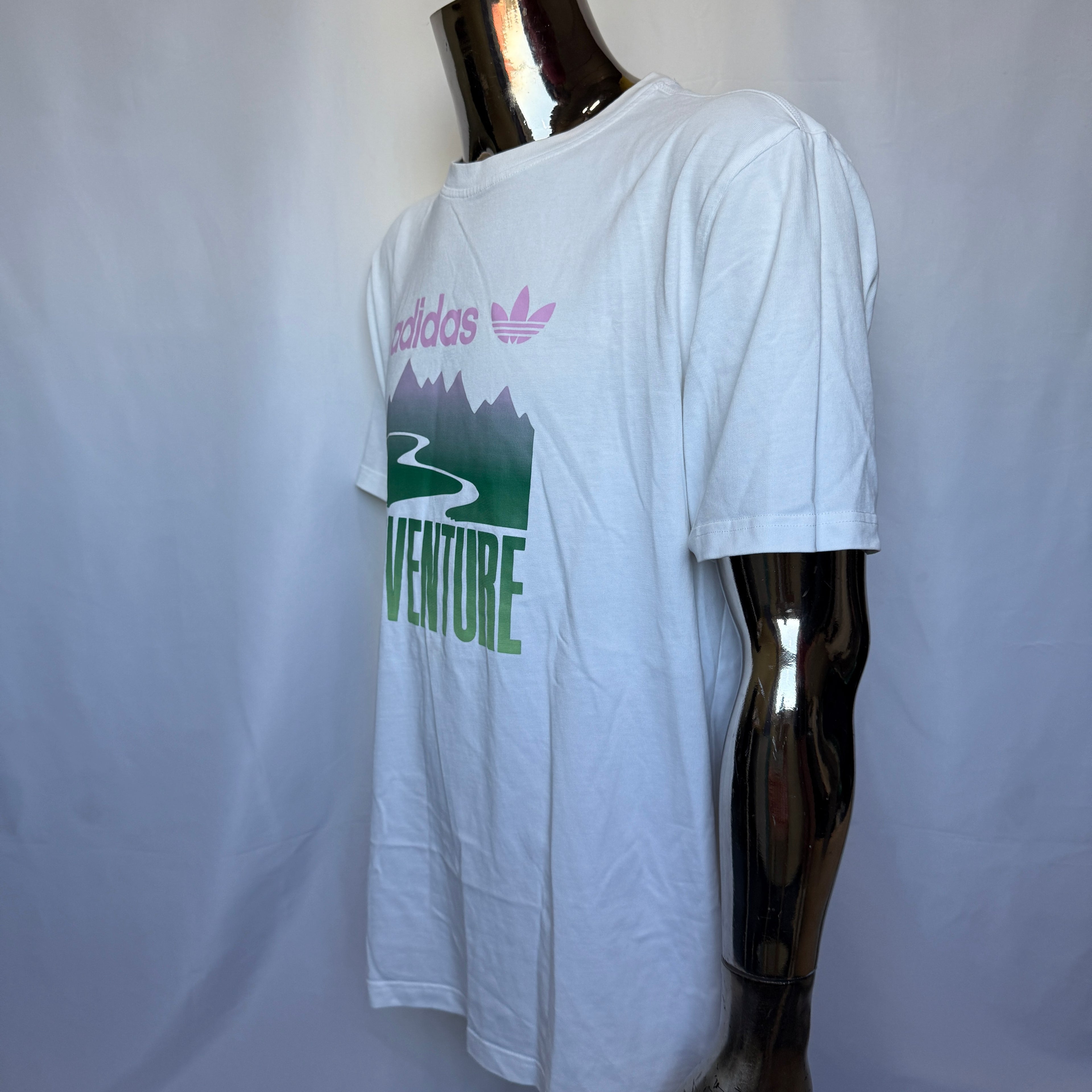 Adidas Originals T-Shirt – “Adventure Mountain Graphic” – Größe L