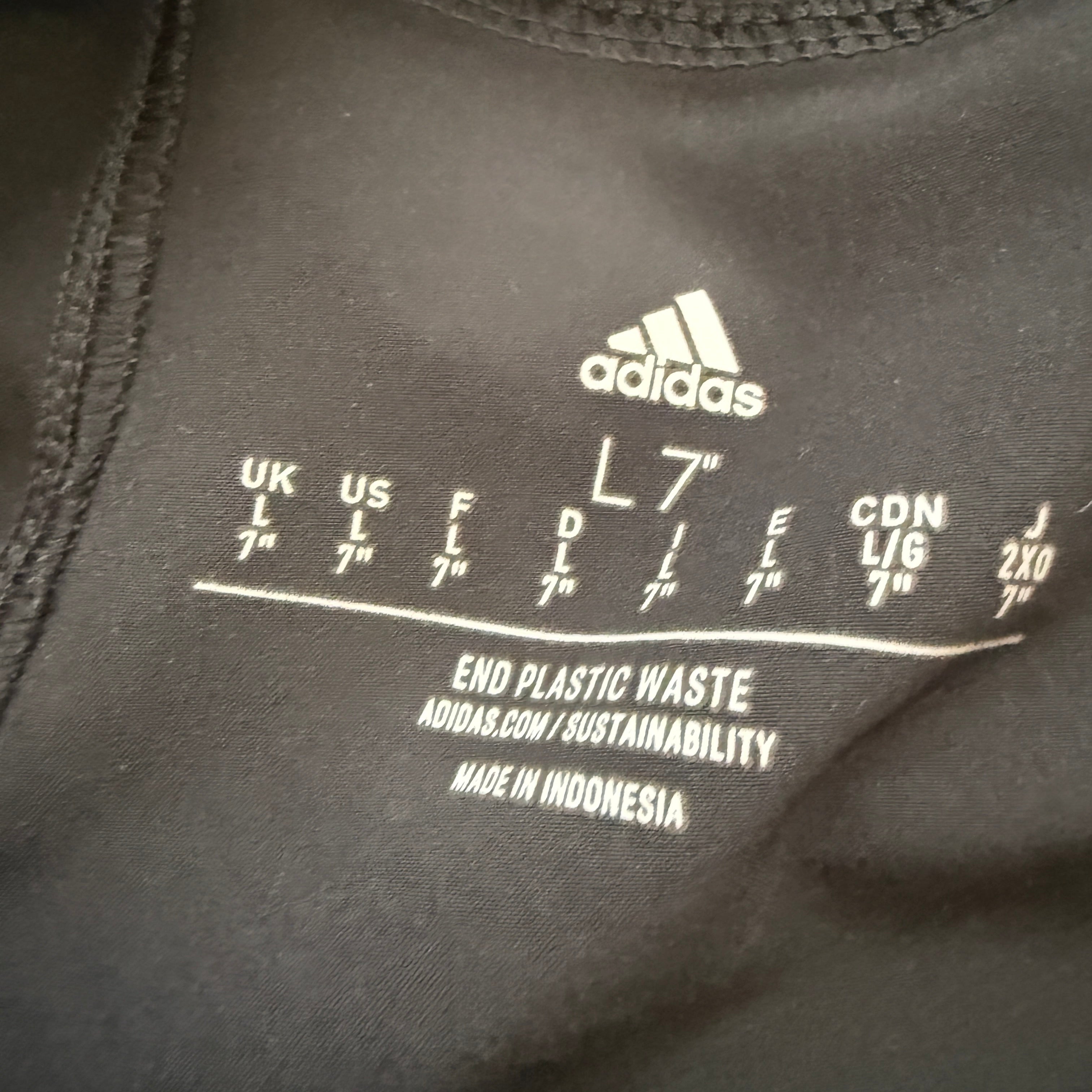 adidas Shorts / kurze Hose  – “Be One Be Together” – Gr. L