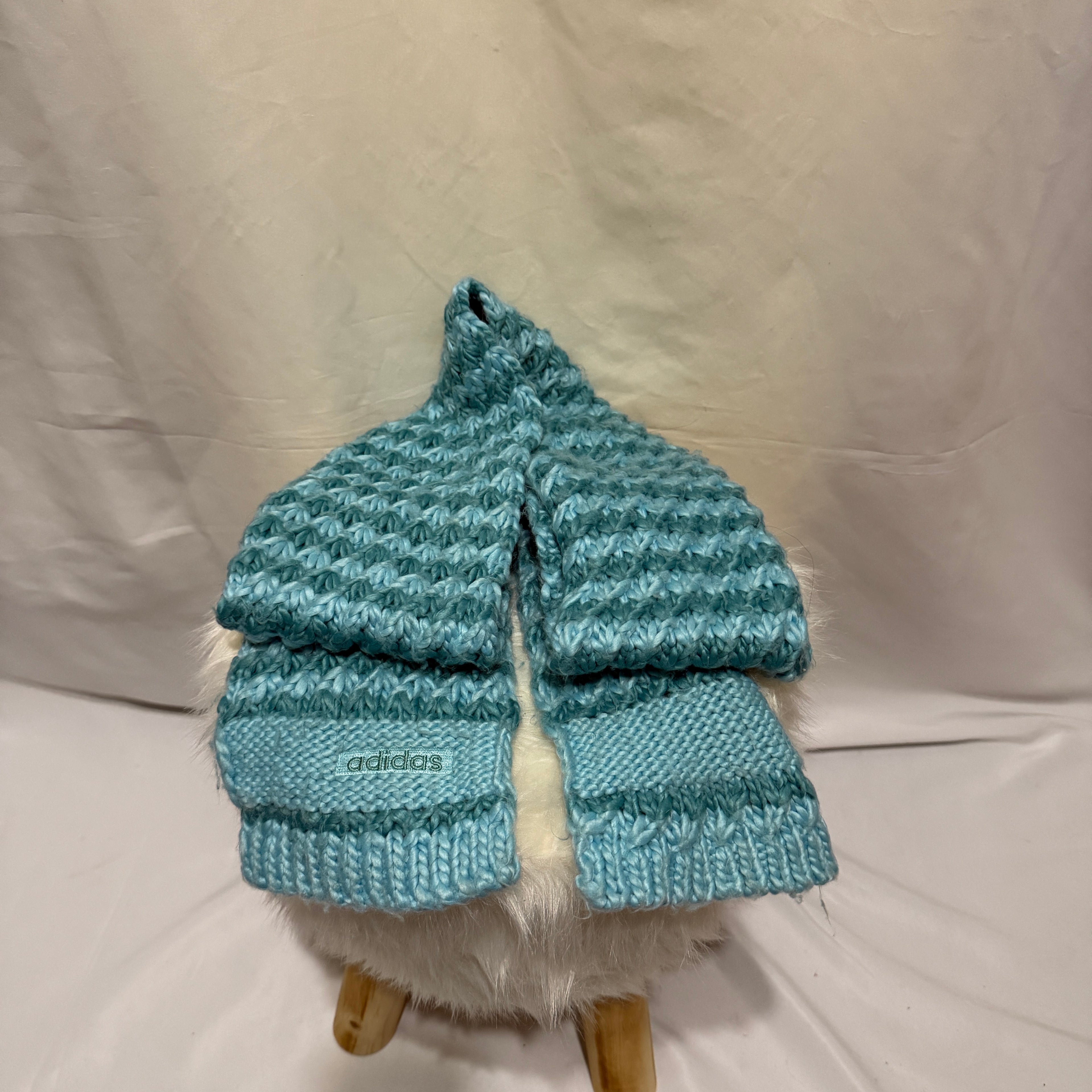 Adidas Strickschal – Hellblau / Vintage