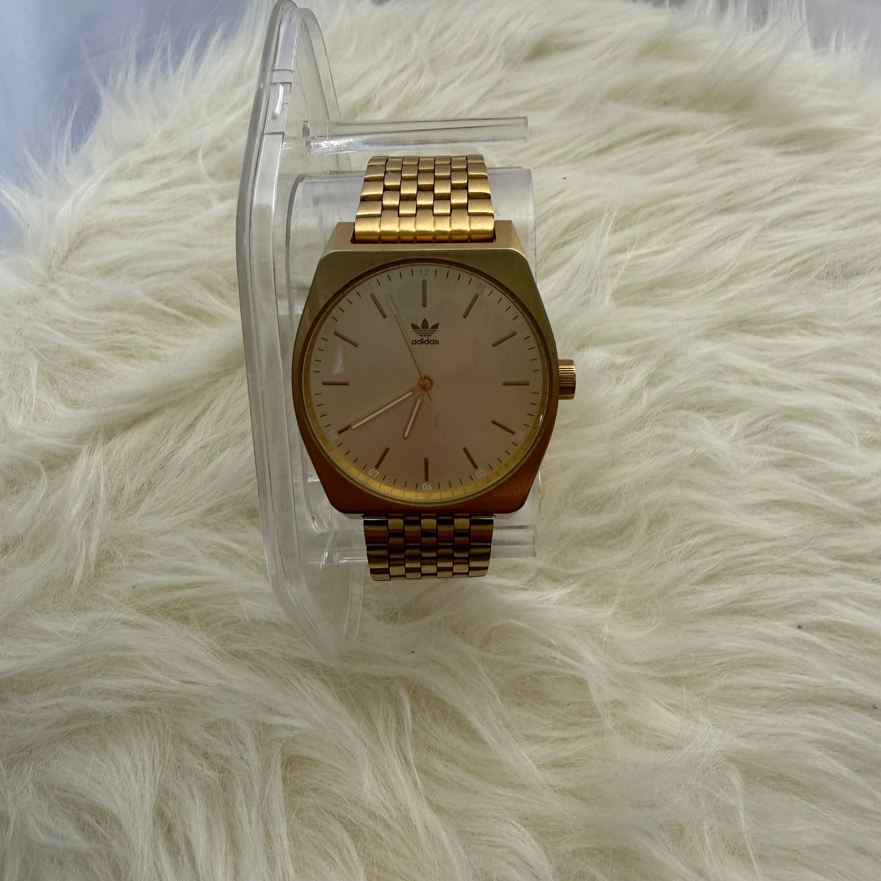 adidas Armbanduhr – Minimal Trefoil – Gold – Metallarmband – Unisex