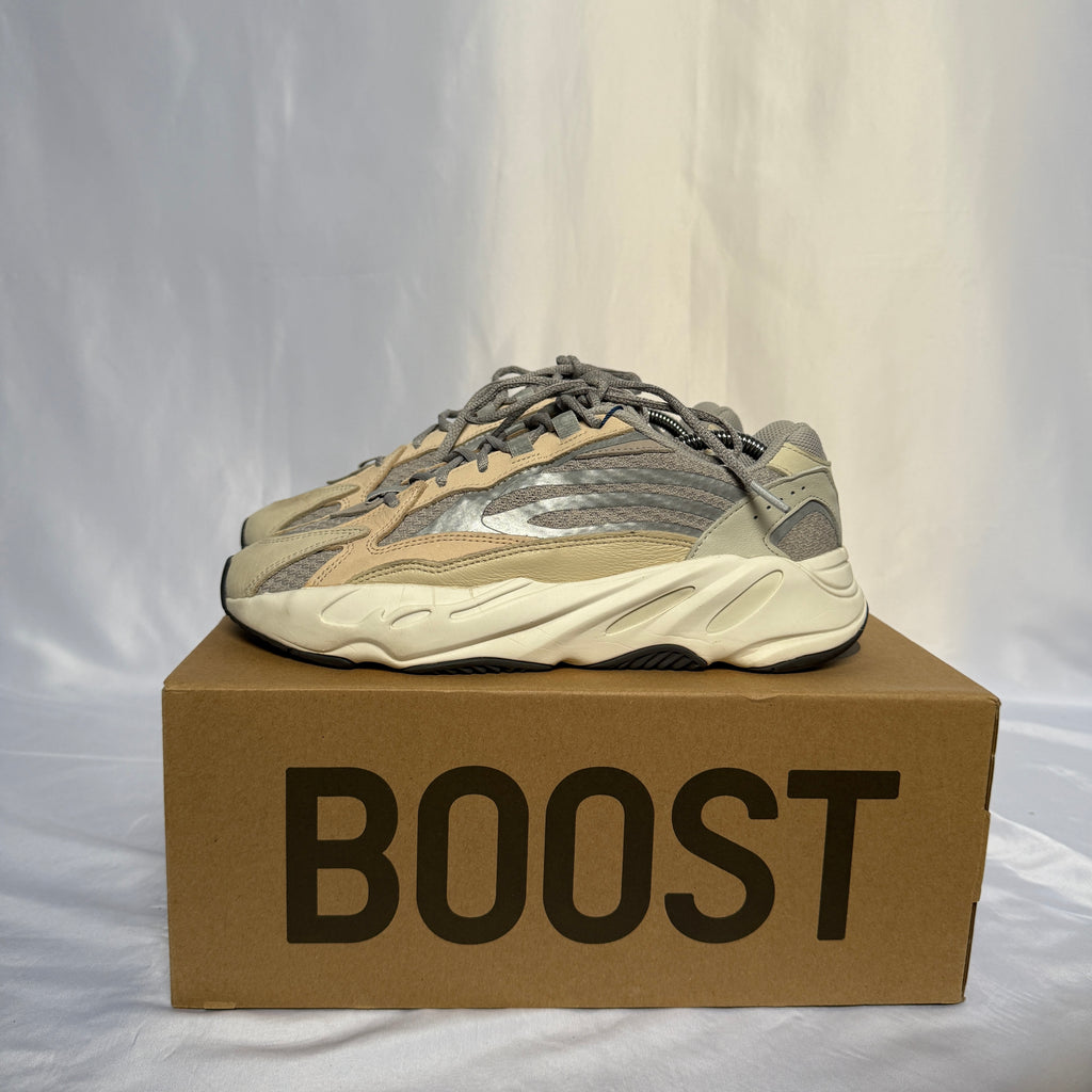 Adidas Yeezy Boost 700 V2 “Static” (2018) – Grau/Weiß – Größe 43 1/3 (US 9,5)
