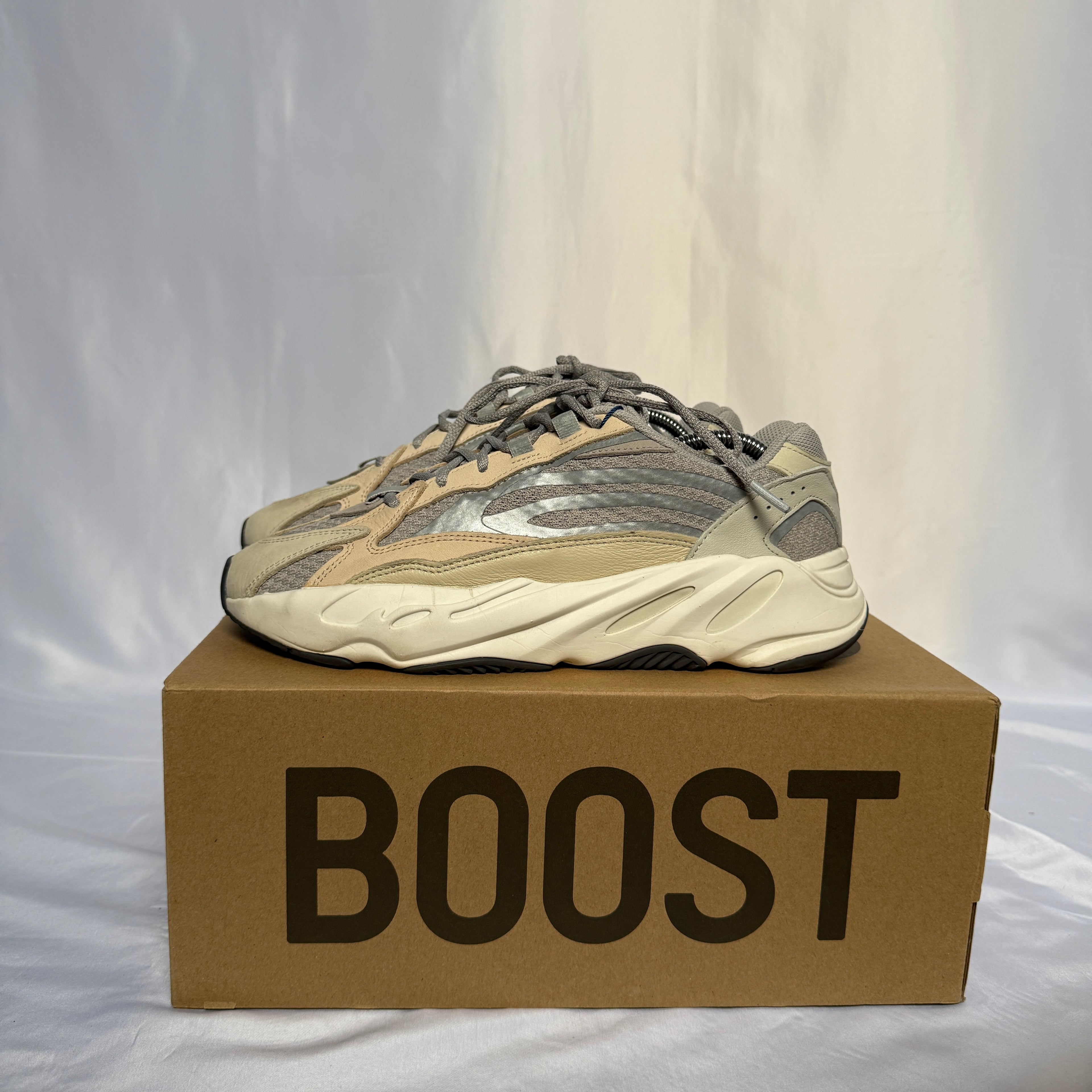 Adidas Yeezy Boost 700 V2 “Static” (2018) – Grau/Weiß – Größe 43 1/3 (US 9,5)