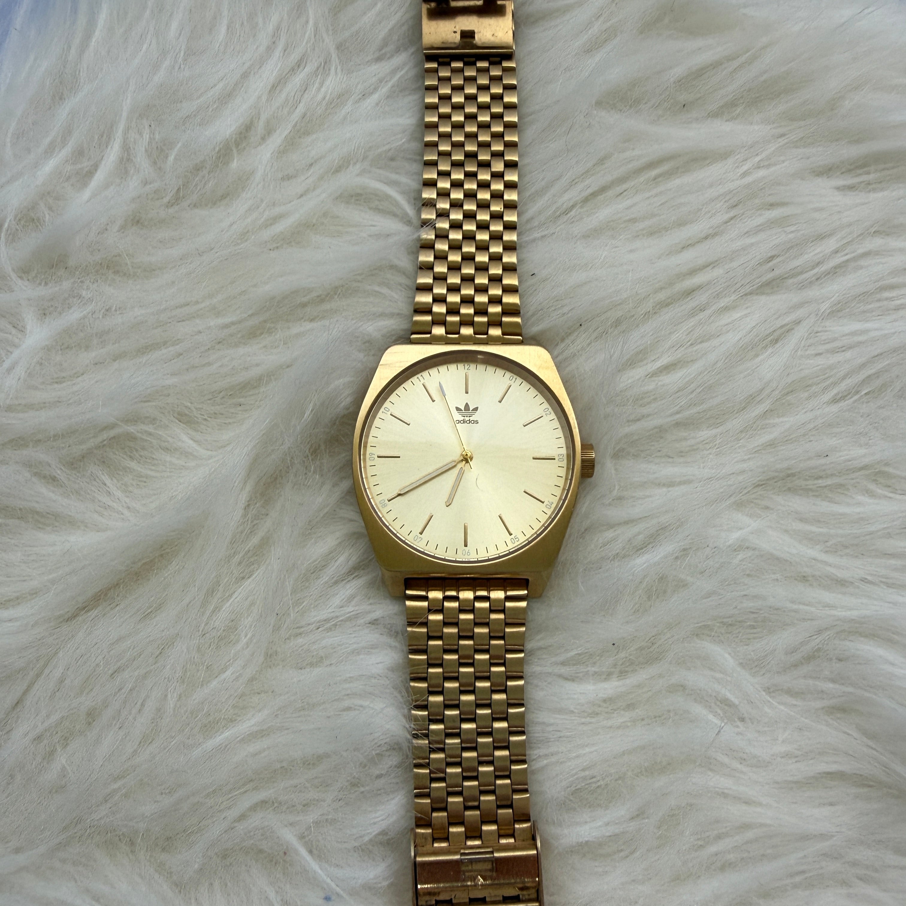 adidas Armbanduhr – Minimal Trefoil – Gold – Metallarmband – Unisex