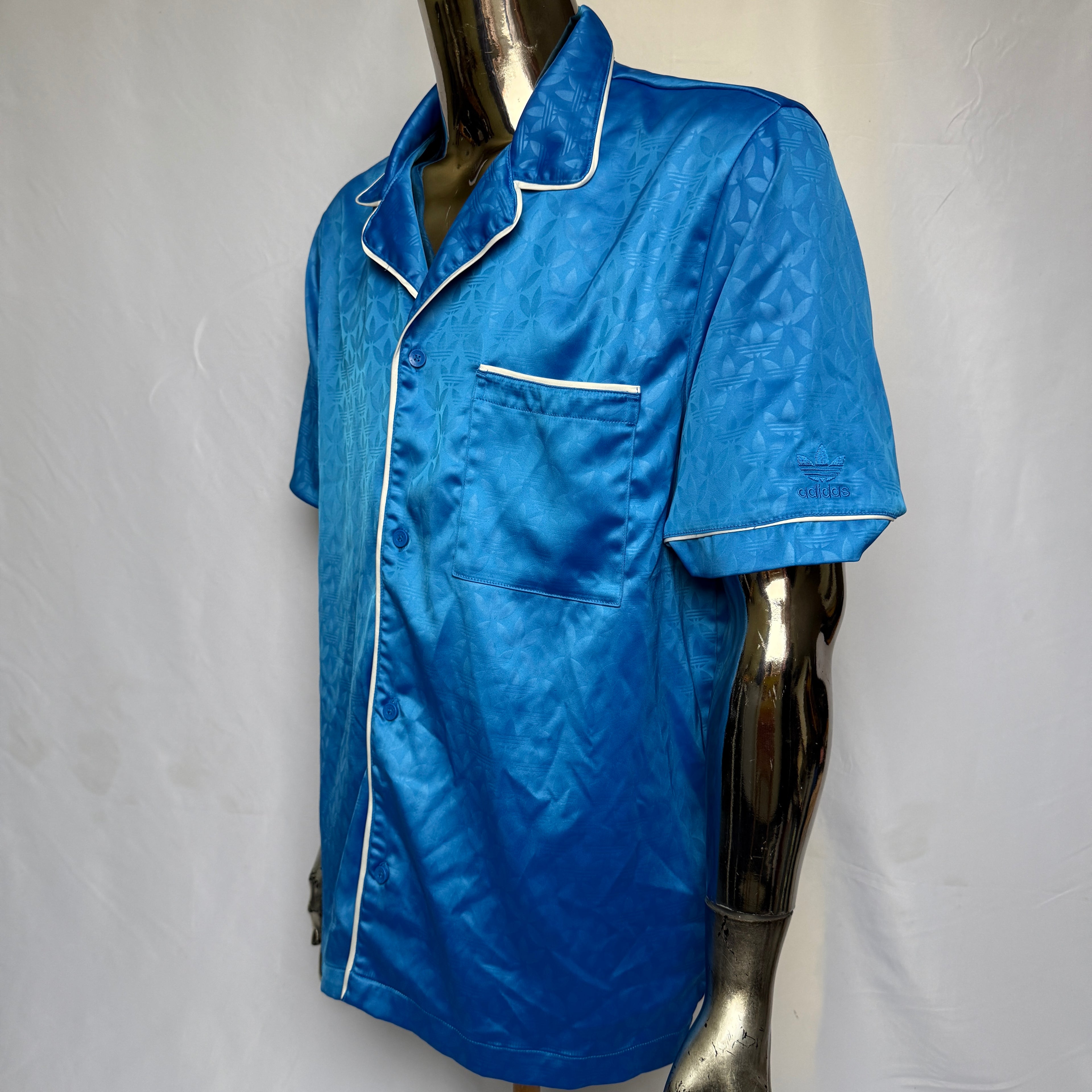 adidas Graphics Monogram Hemd / Shirt – limited – Gr. L