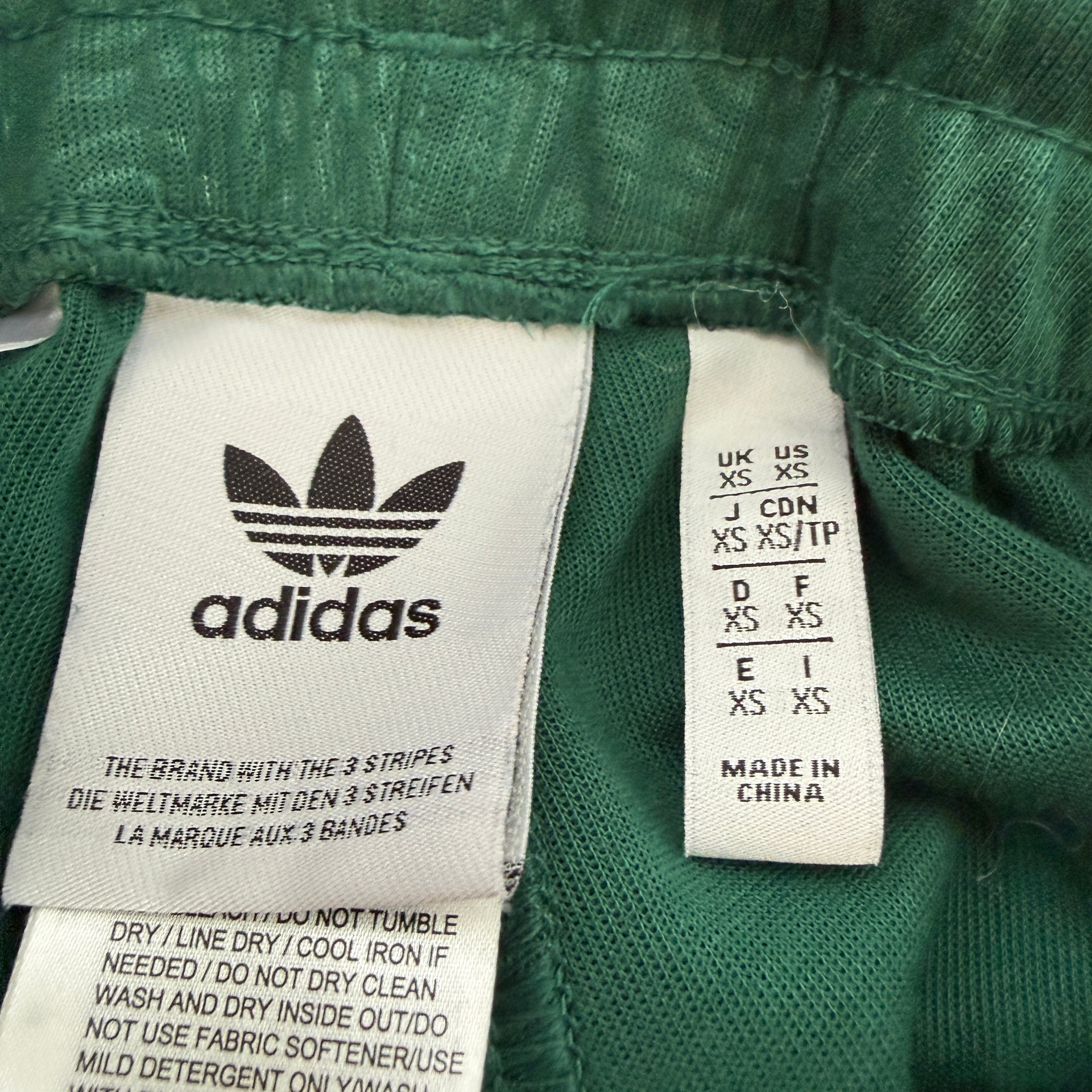 adidas Originals Shorts – AOP Trefoil Monogram – Gr. XS