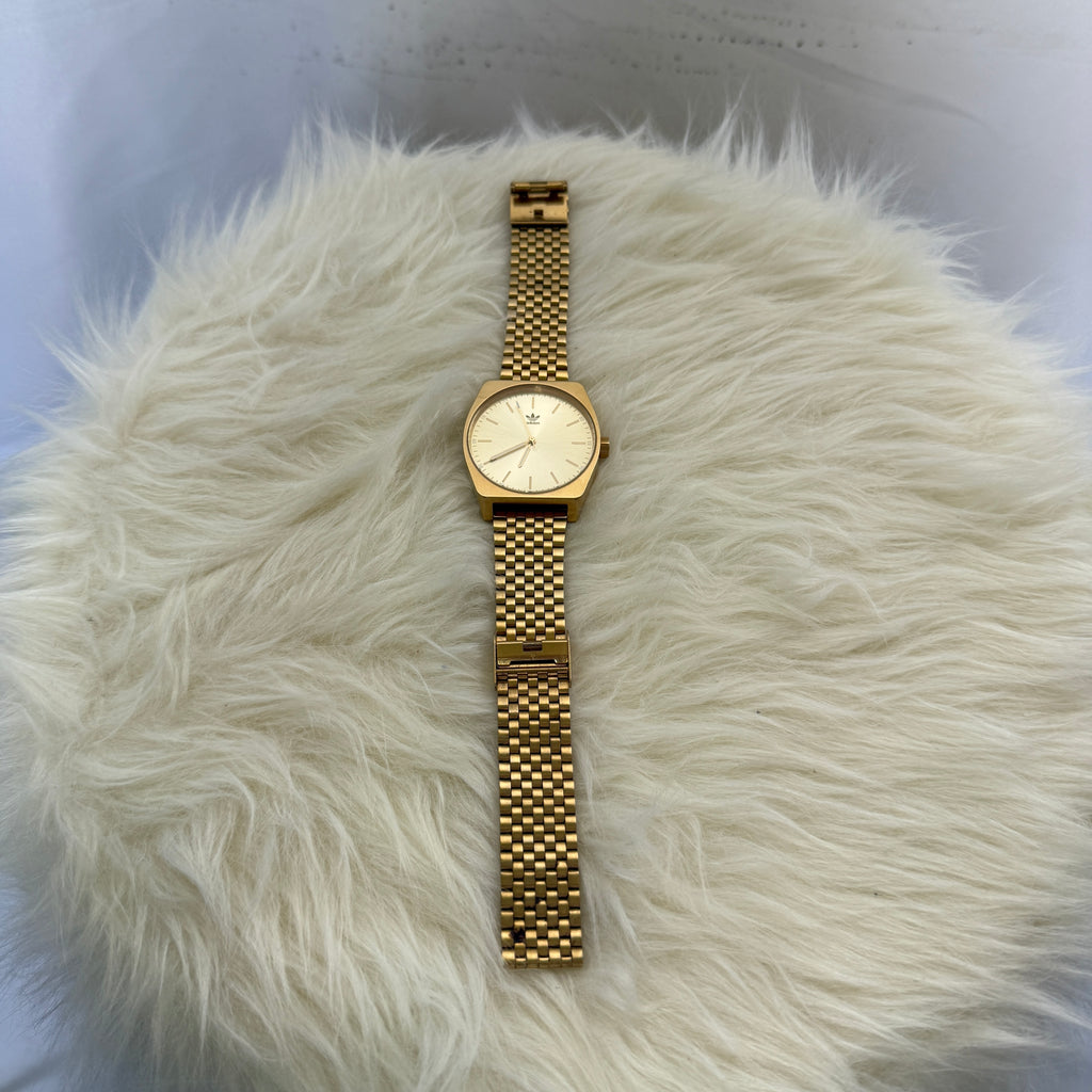 adidas Armbanduhr – Minimal Trefoil – Gold – Metallarmband – Unisex