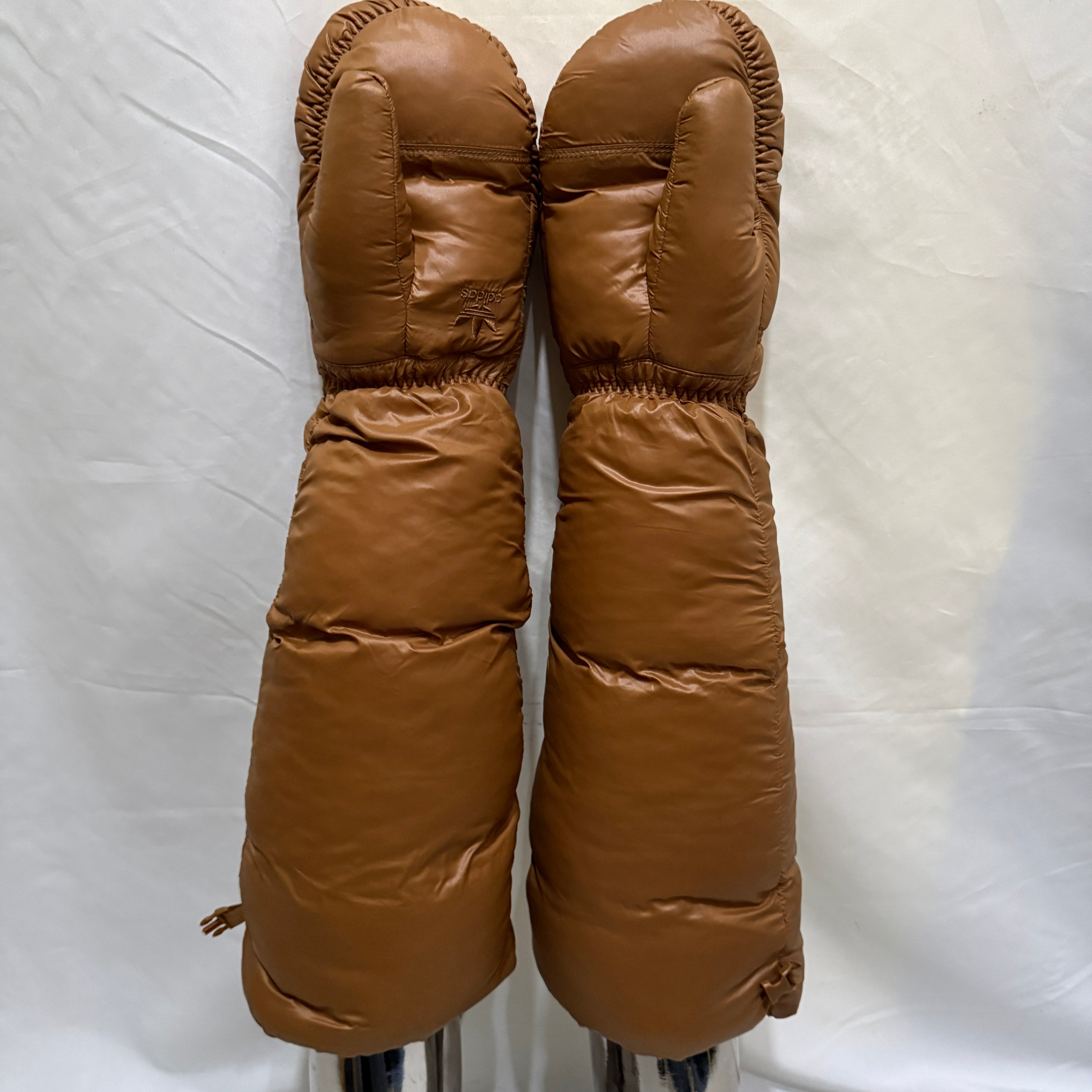 adidas x IVY PARK Long Puffer Handschuhe – Braun – Gr. M