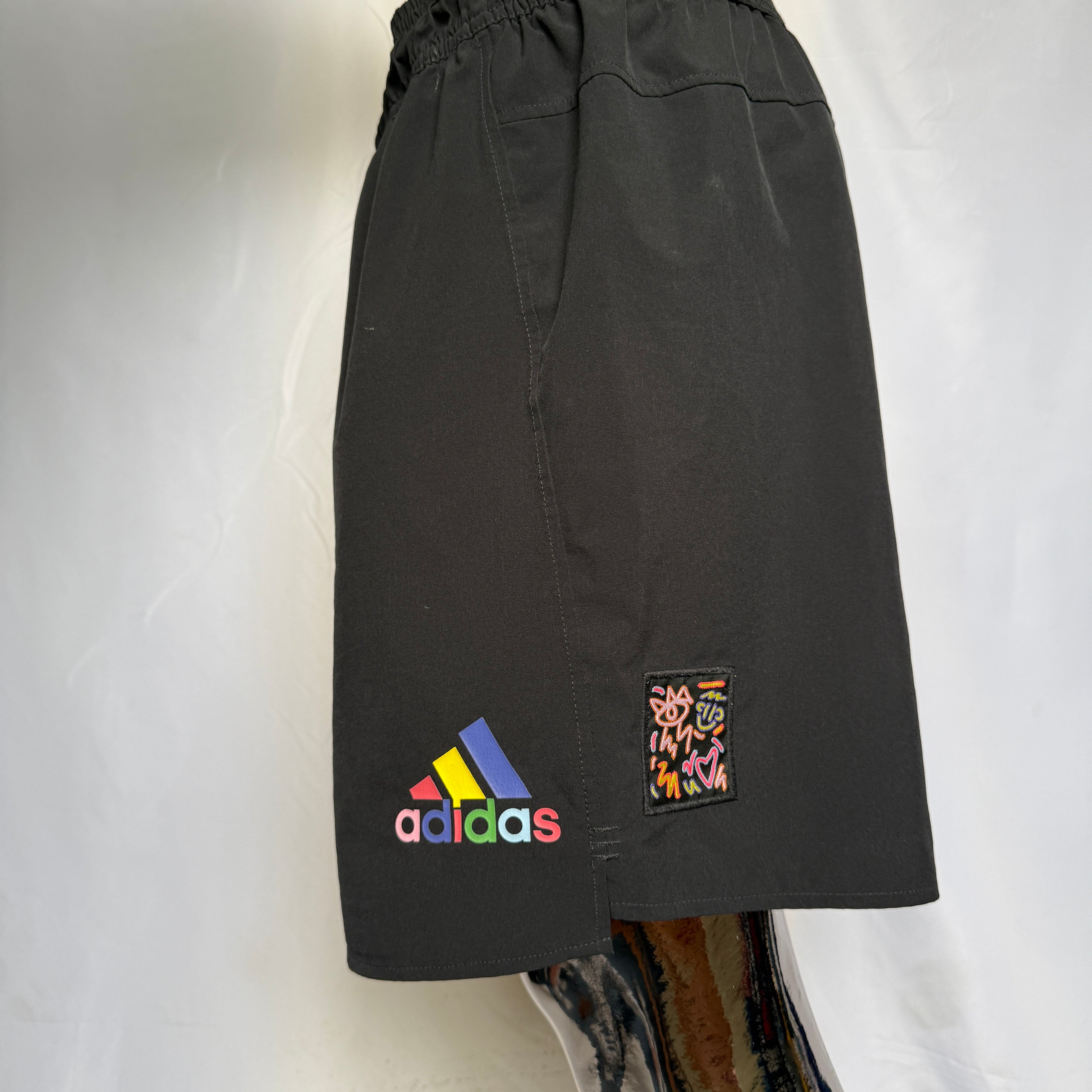 adidas Shorts / kurze Hose  – “Be One Be Together” – Gr. L
