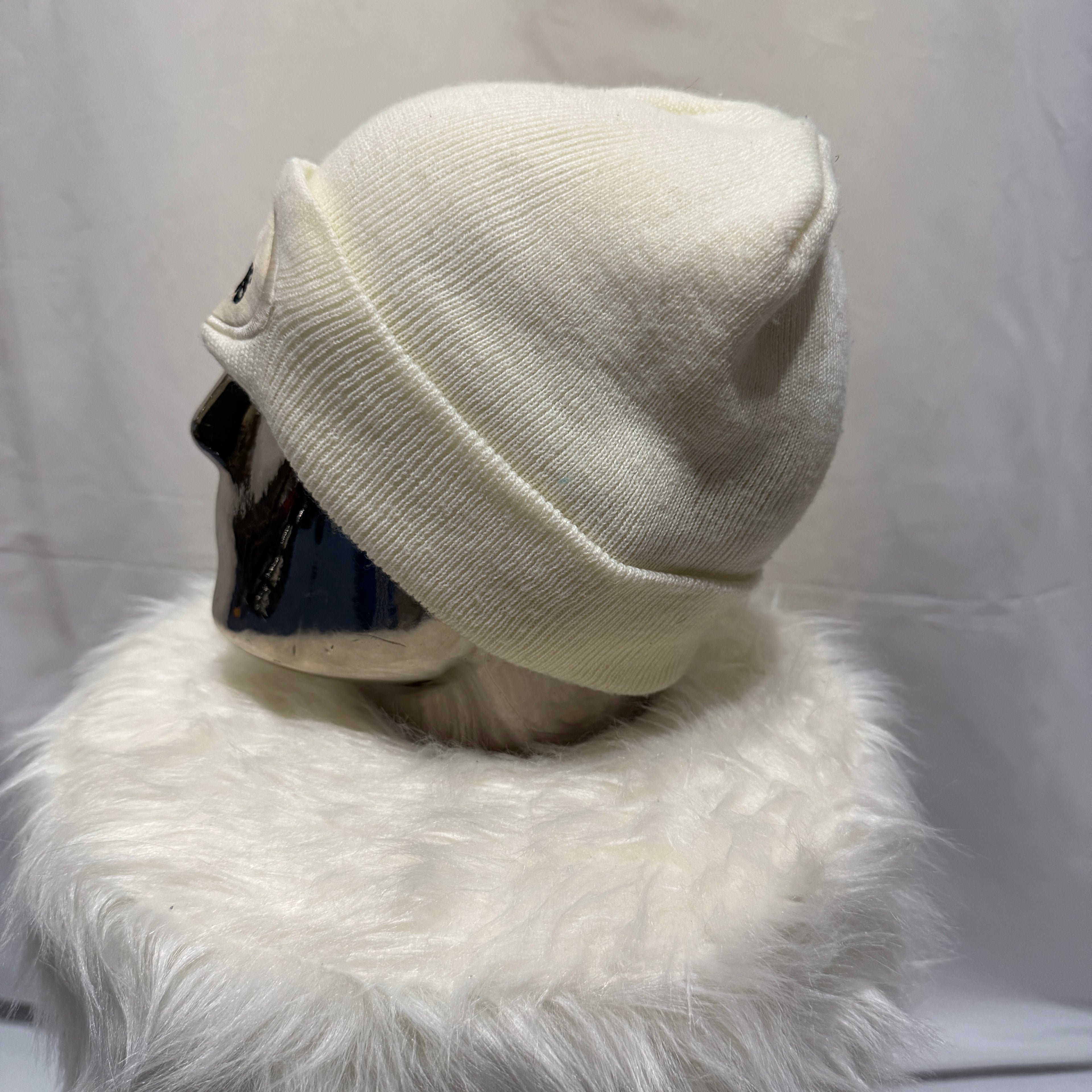 Adidas Vintage Beanie / Mütze – Offwhite / Oval Logo - späte 90er Vintage