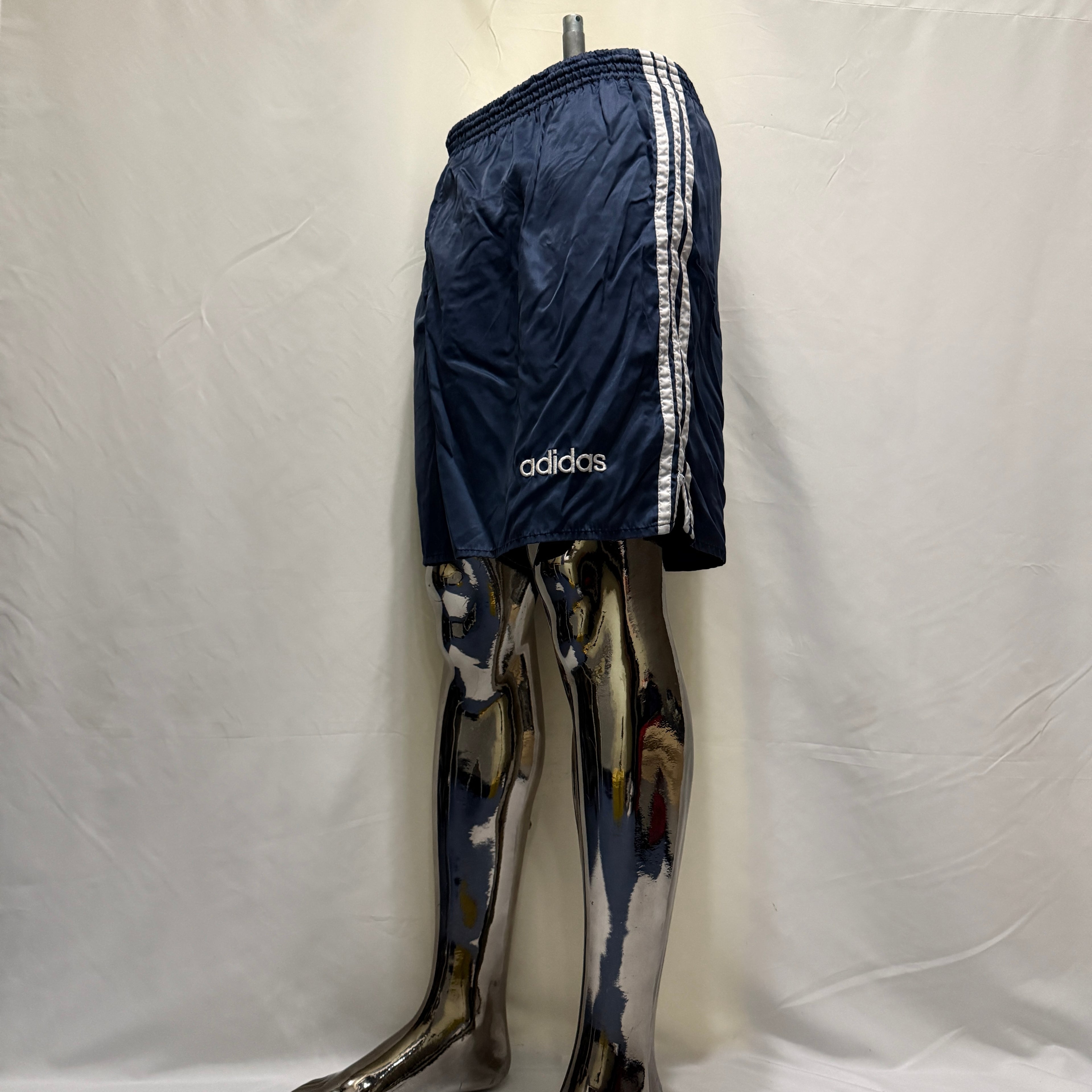 adidas 90er Vintage Nylon Shorts / kurze Hose – Gr. XL (D 10 / F 52)