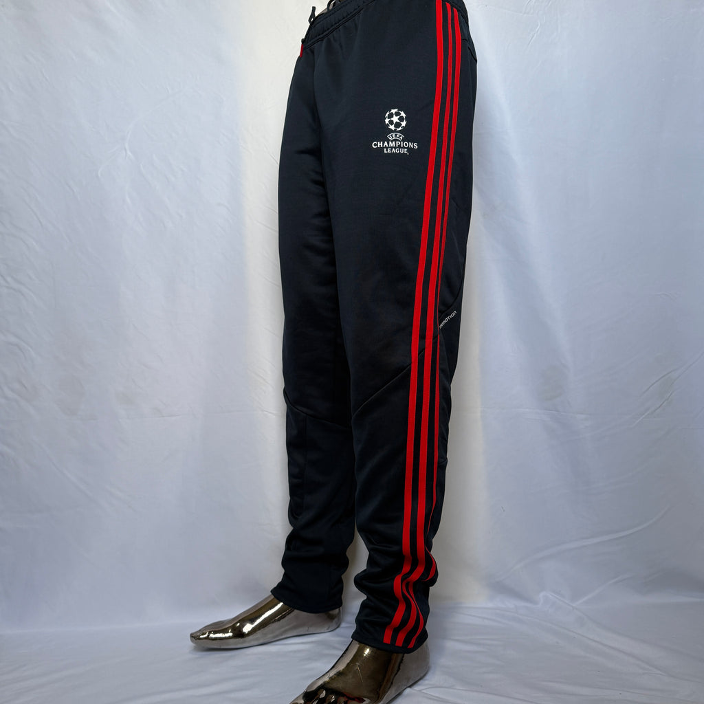 adidas FC Bayern München Champions League Jogginghose / Trainingshose – Gr. L