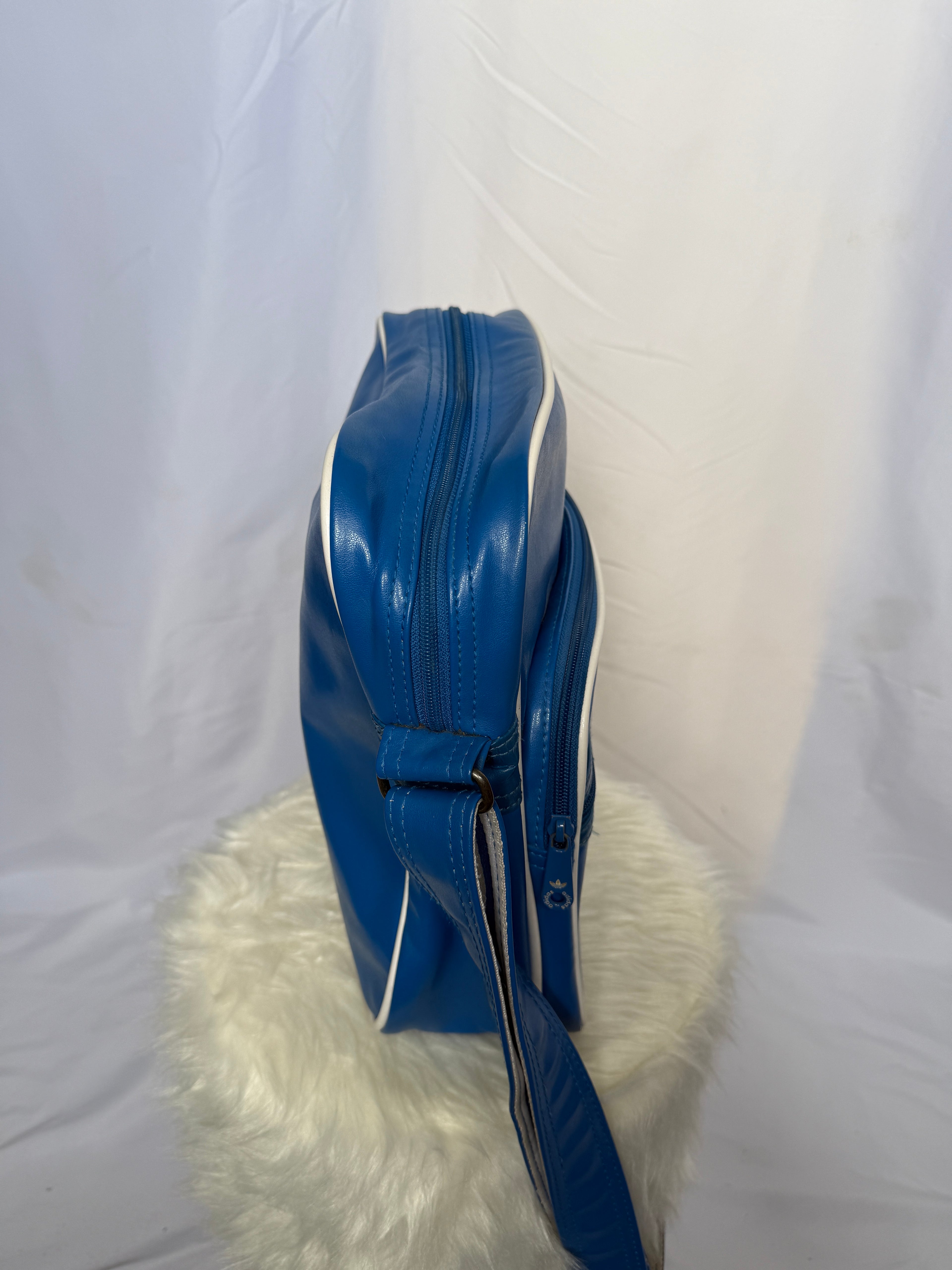 adidas Vintage Umhängetasche – Blau (Trefoil / Retro Airliner Style)