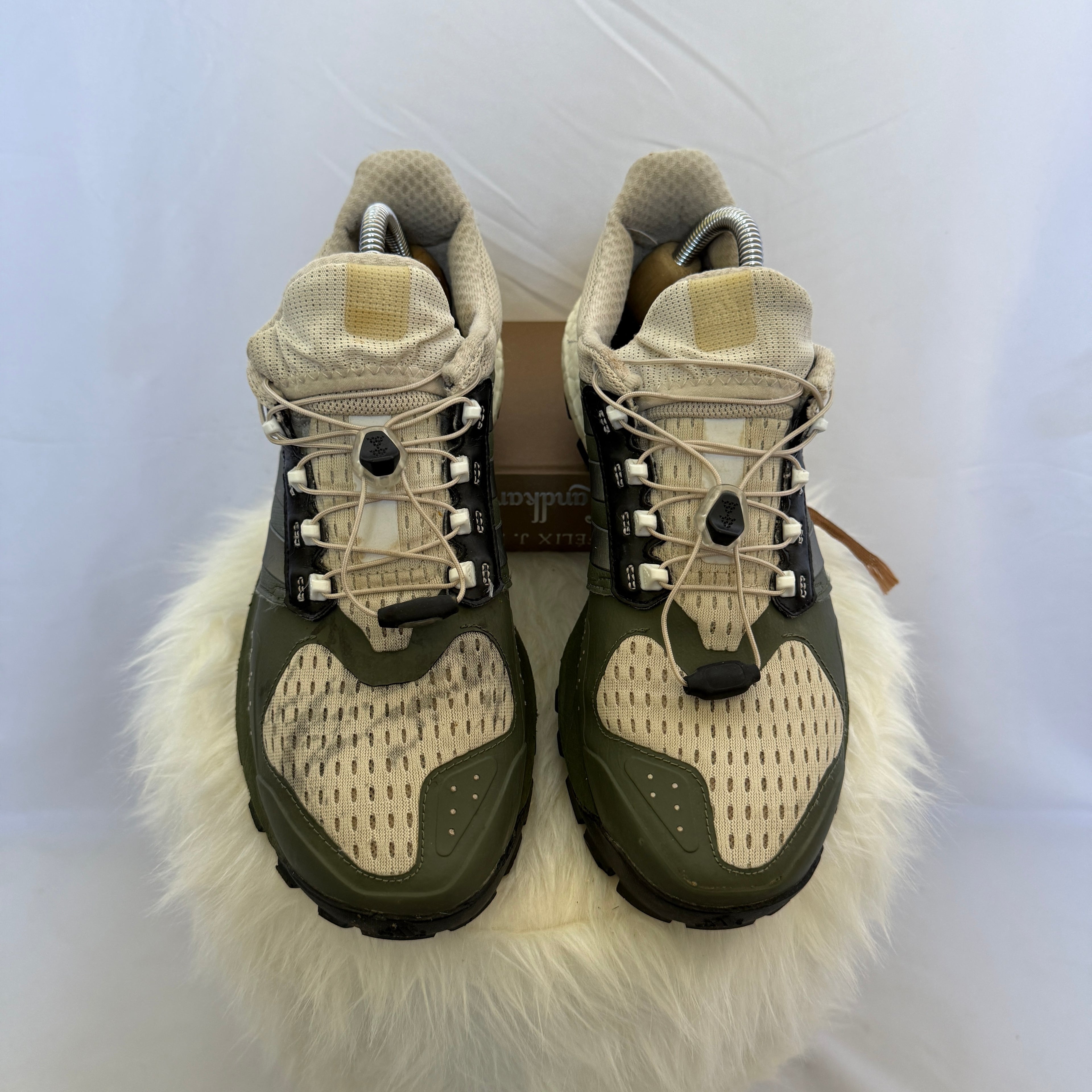 adidas Raven Boost Sneaker / Schuhe – Größe 42 2/3