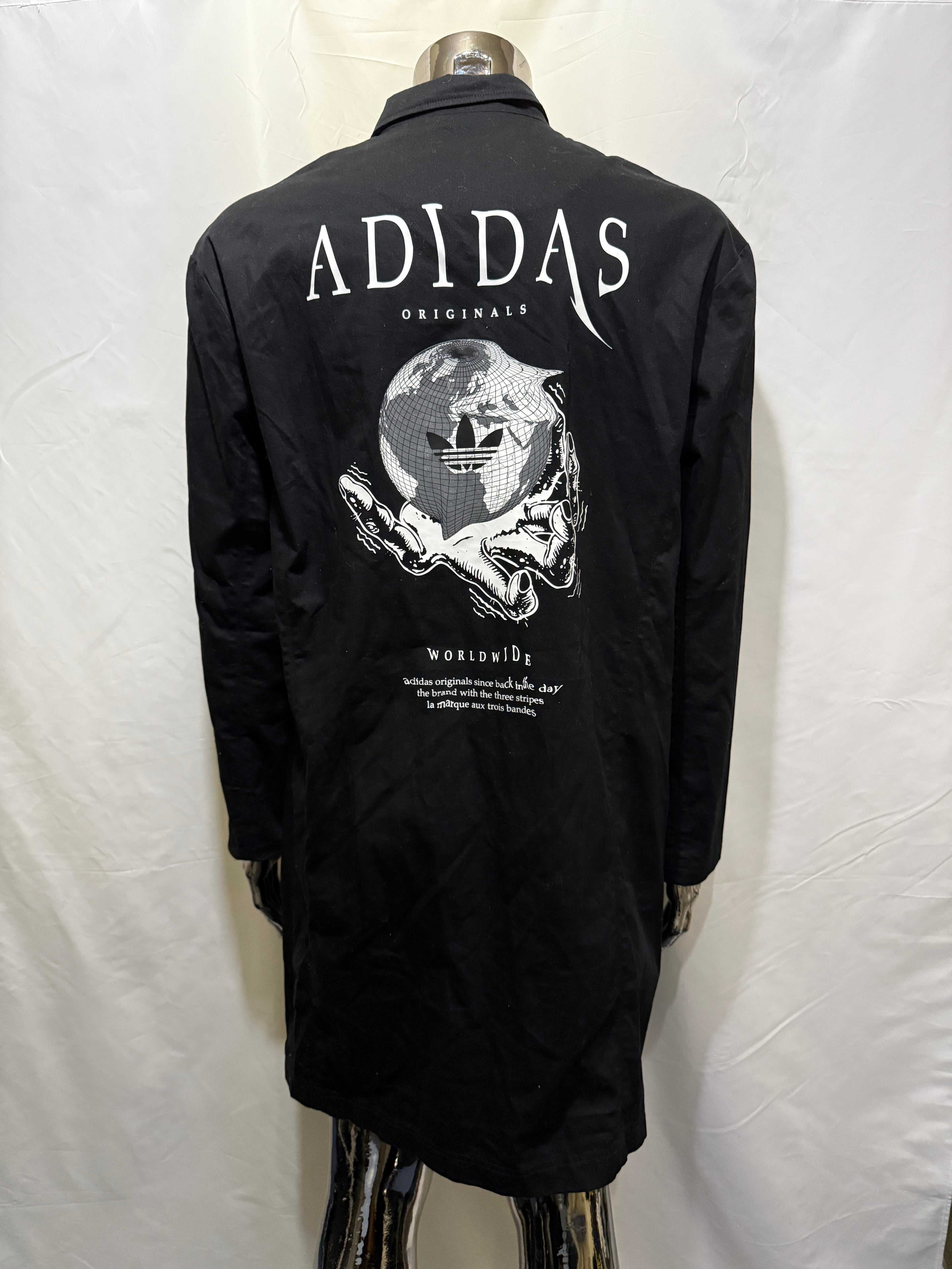 adidas Originals Coach Mantel / Jacke – Worldwide Backprint – Gr. S