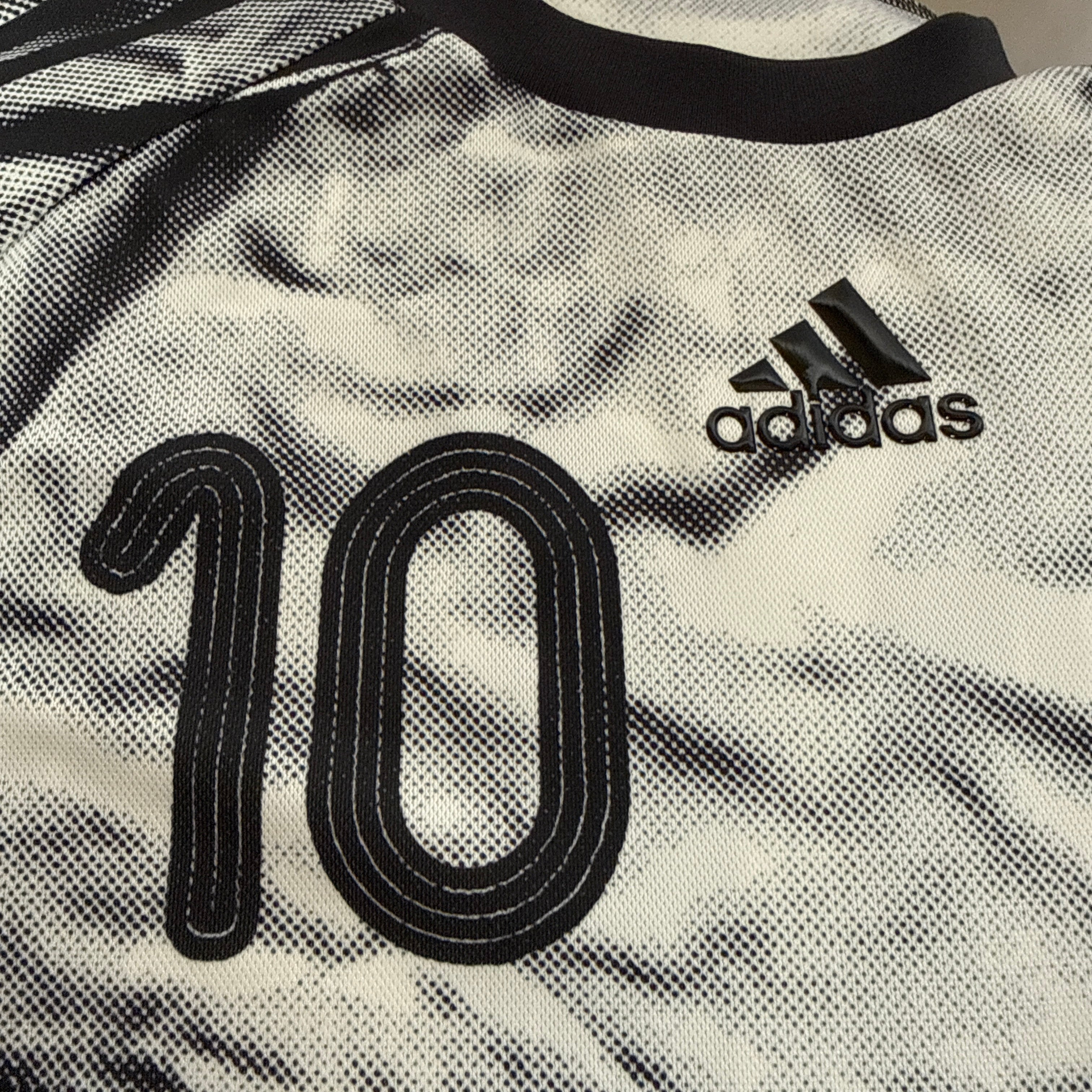 adidas Adilenium Teamgeist Jersey / Trikot / Shirt – Zidane Homage – Nummer 10 – Gr. M