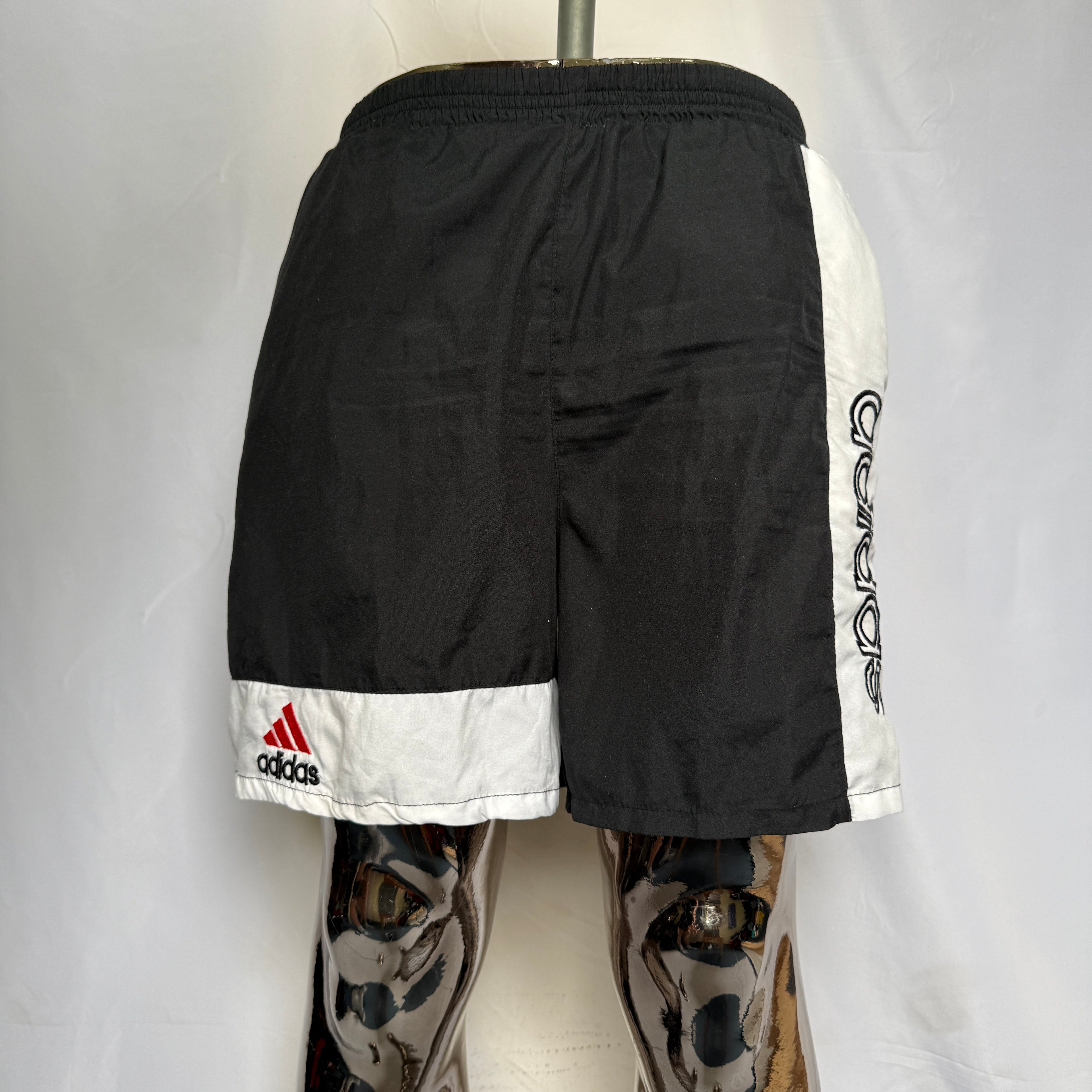 adidas 90er Vintage Shorts / kurze Hose – Gr. M