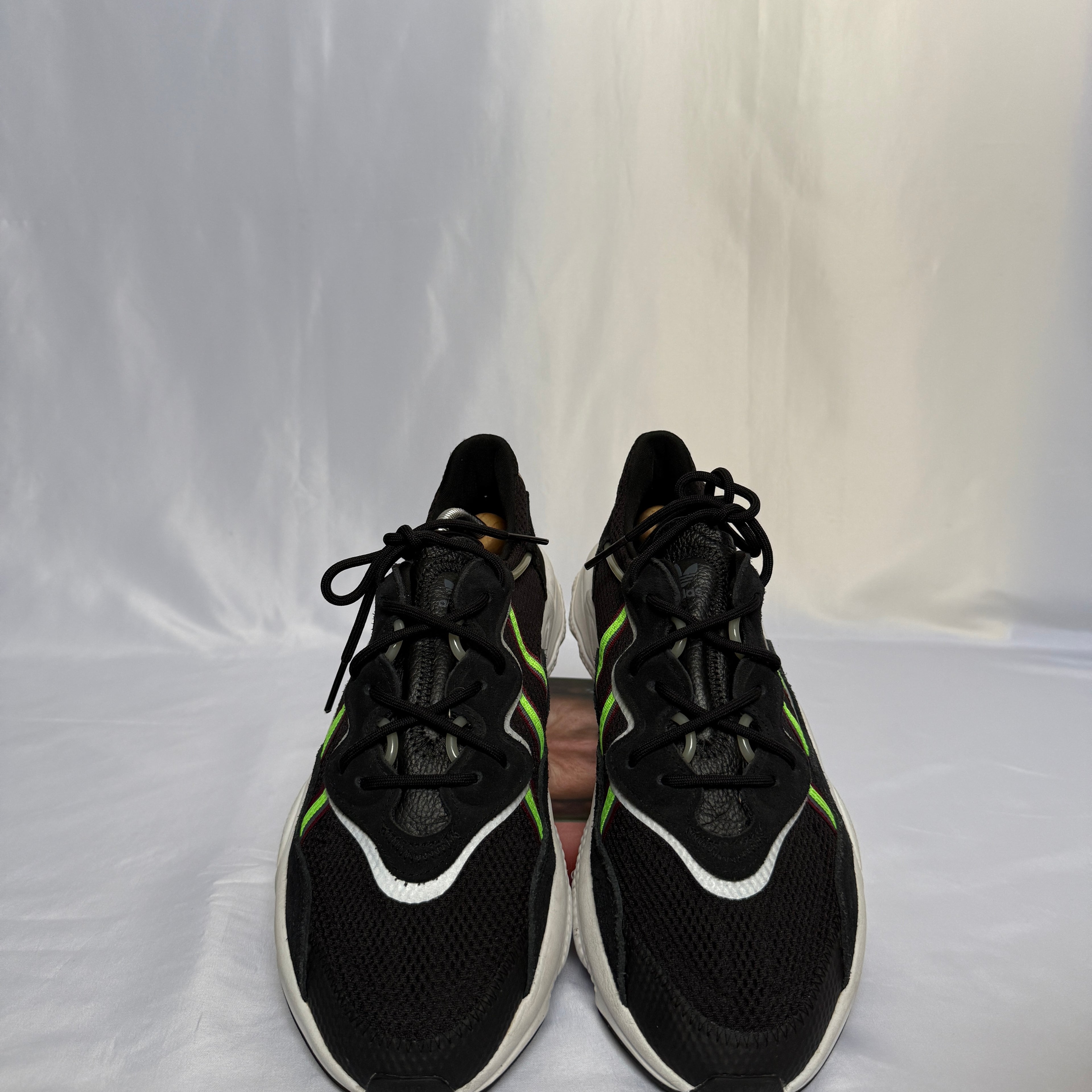 Adidas Ozweego (Core Black/Signal Green) – Größe 44 2/3