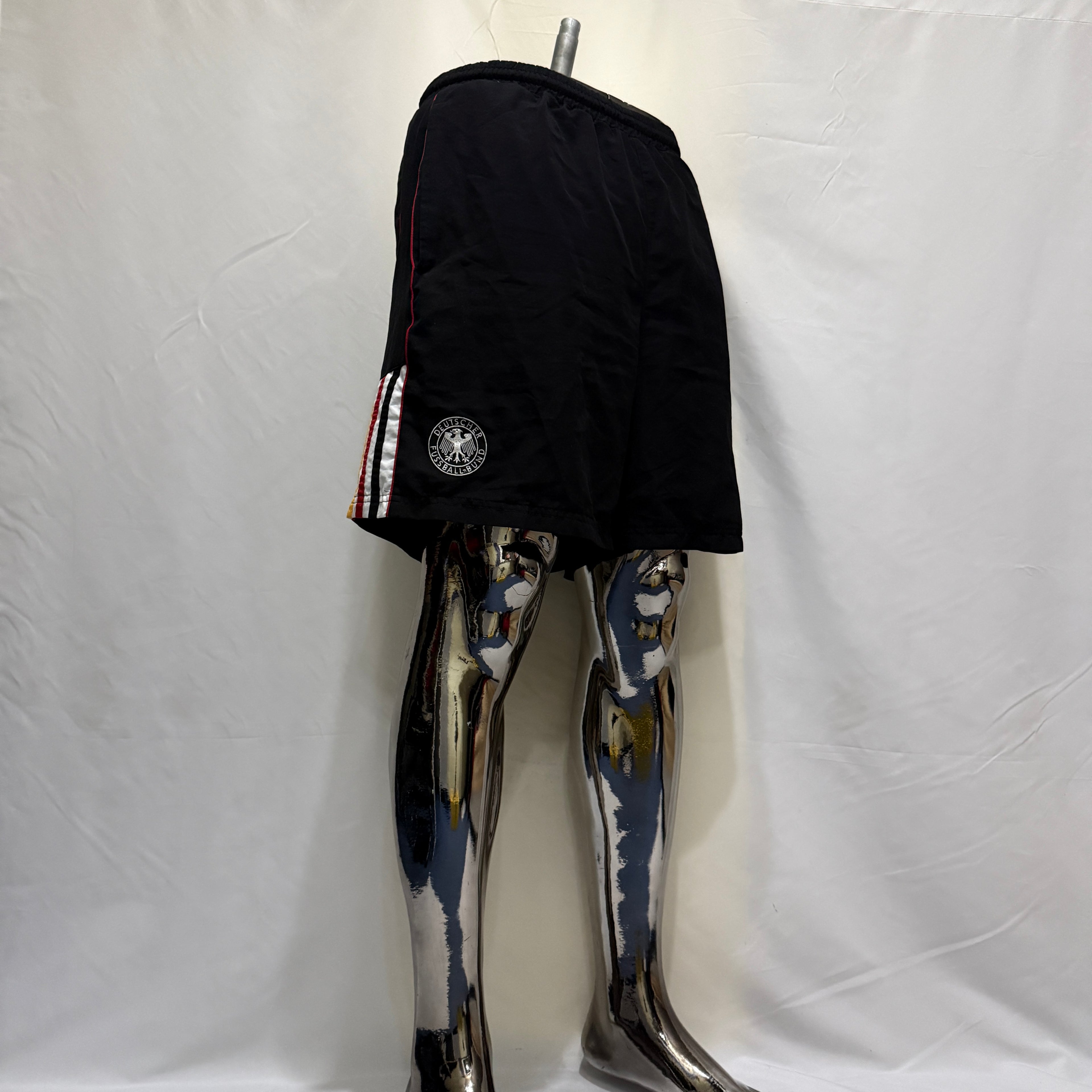 adidas Vintage DFB Deutschland Shorts / kurze Hose – Gr. L