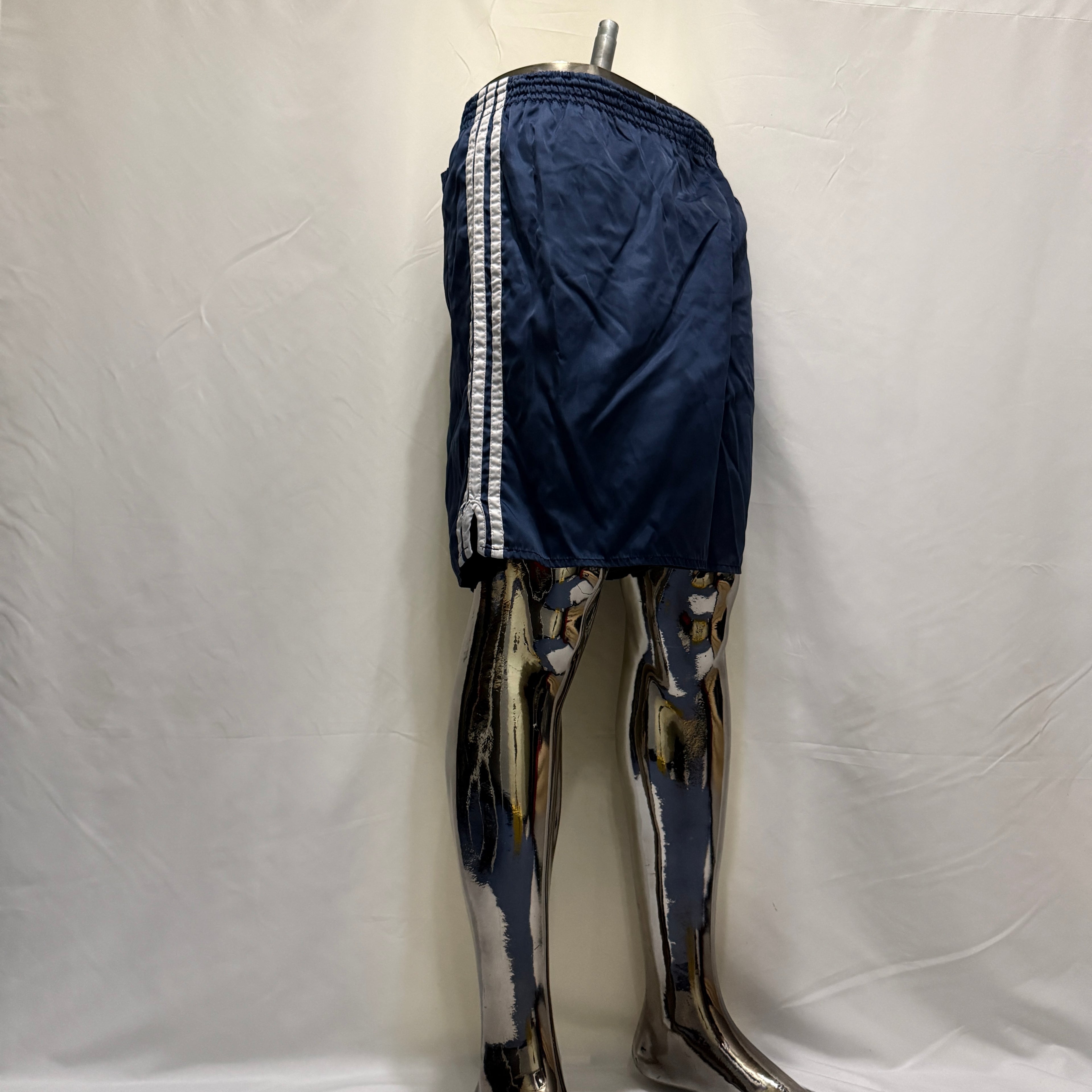 adidas 90er Vintage Nylon Shorts / kurze Hose – Gr. XL (D 10 / F 52)