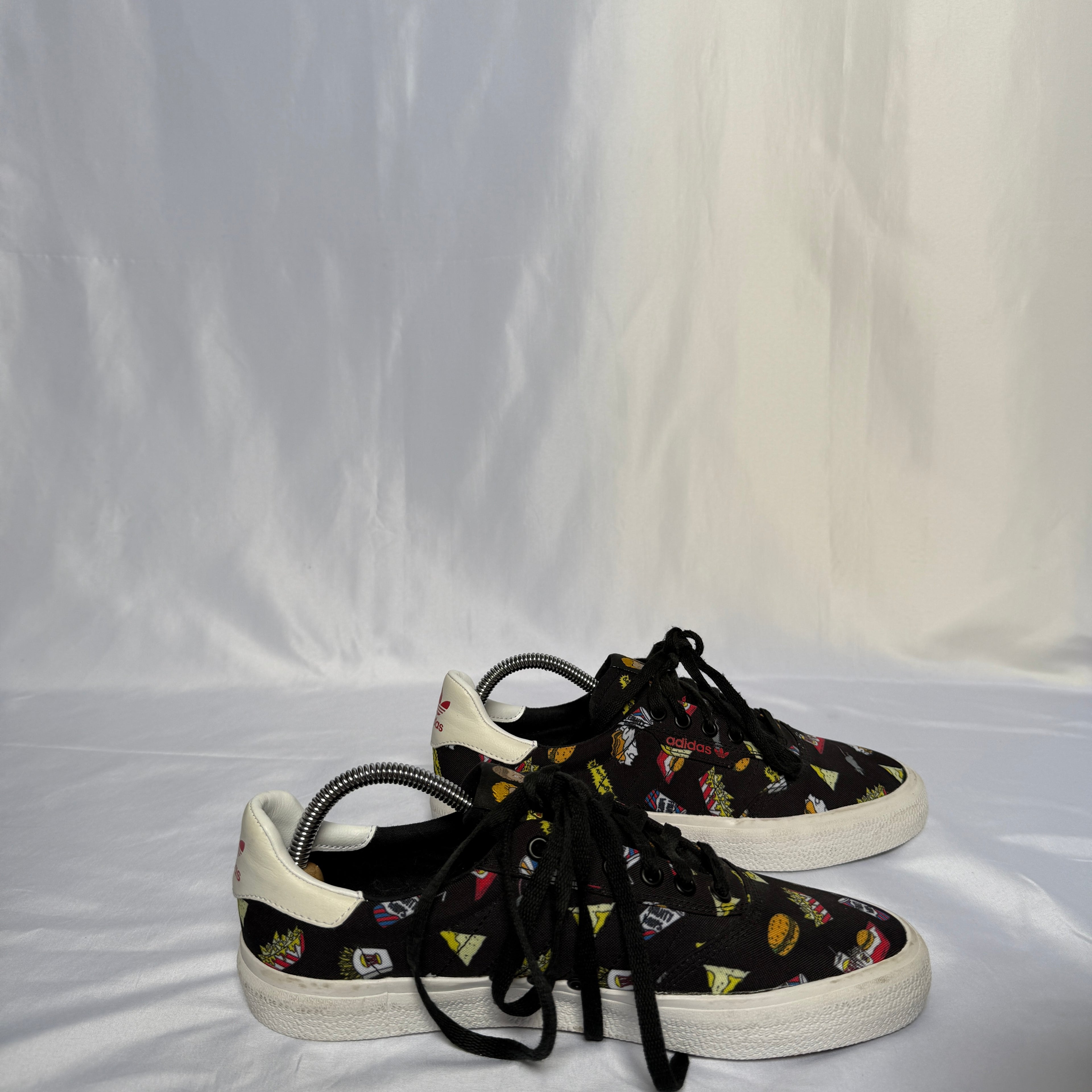 Adidas Matchcourt x Beavis and Butt-Head “Burger World” – Größe 44