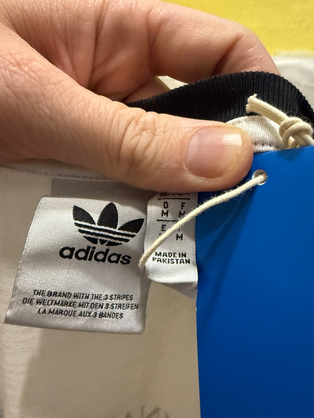 Adidas Originals x Brodie T-Shirt – “Kiss Print” – Limited Collaboration 2024 – Neu, Größe M