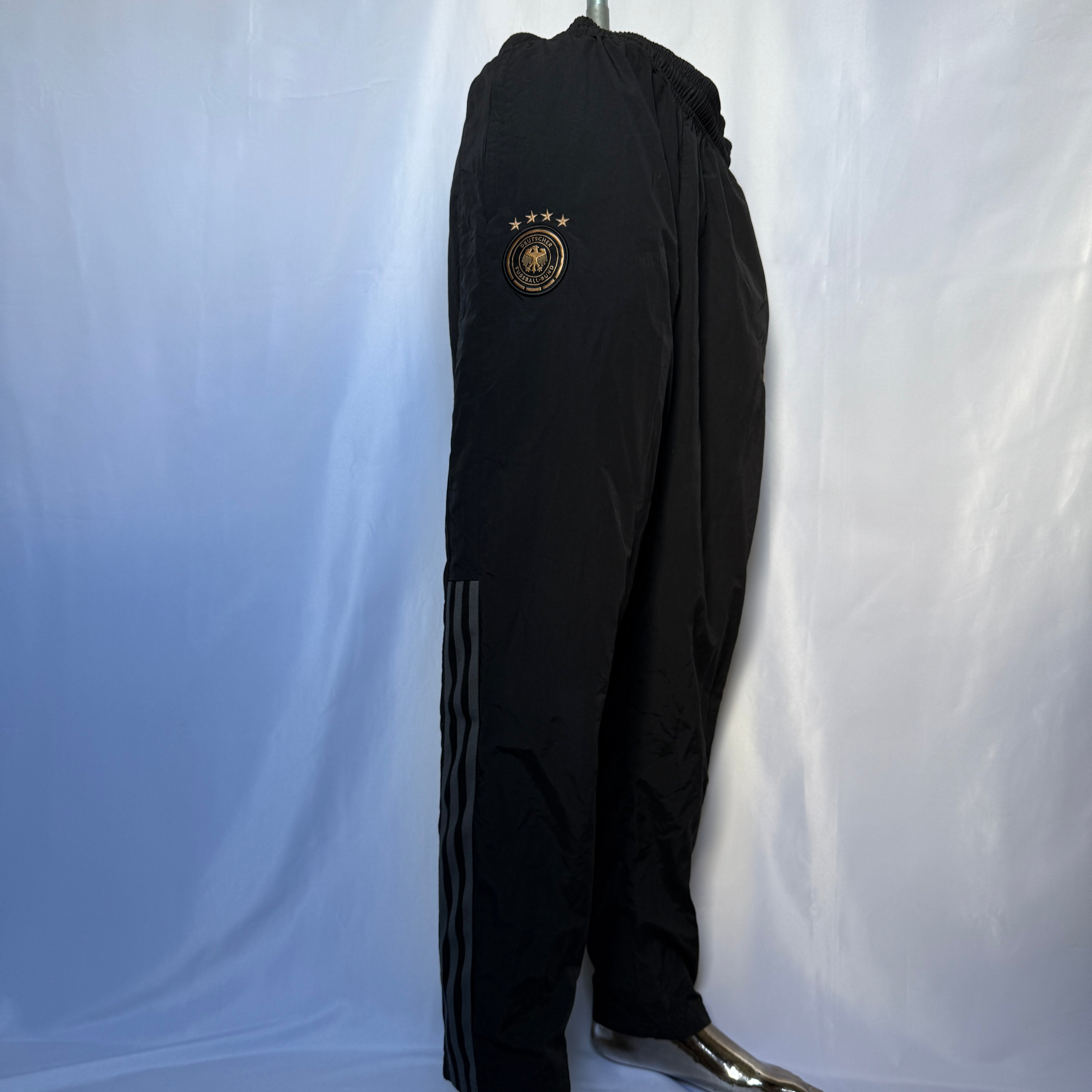 Adidas DFB Trainingshose (WM 2022 Kollektion) – Größe M