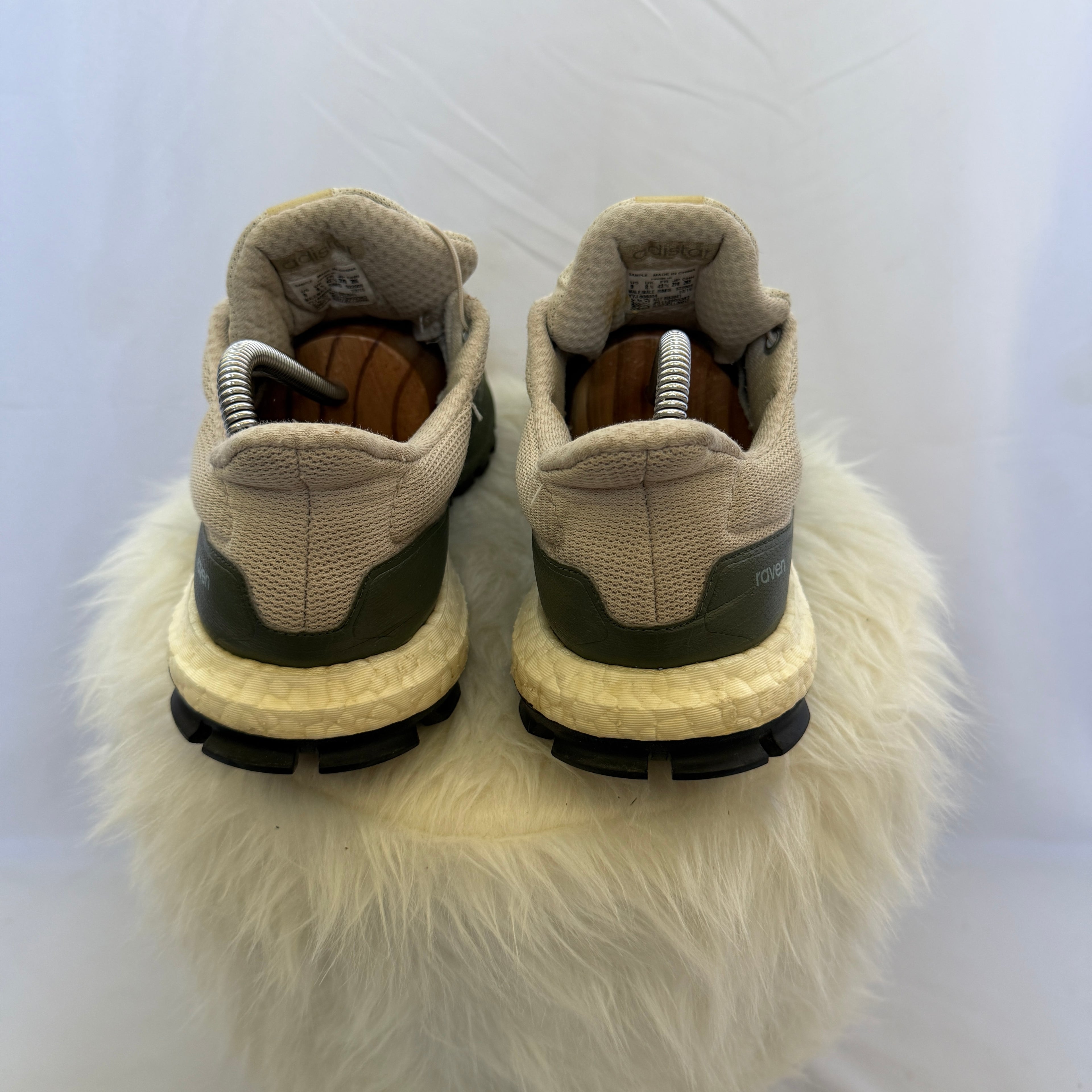 adidas Raven Boost Sneaker / Schuhe – Größe 42 2/3