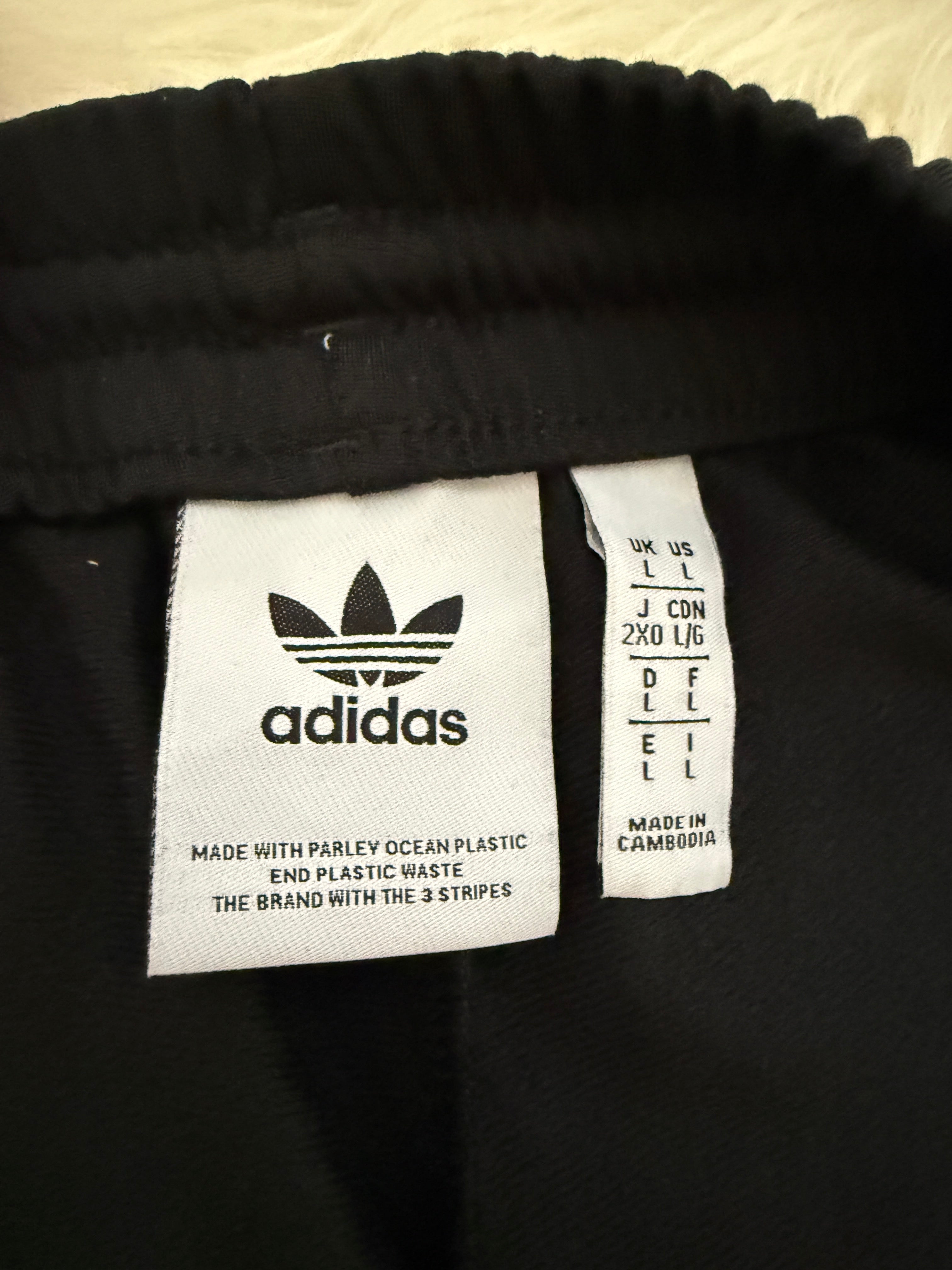 adidas Snap Pants Jogginghose – seitliche Knopfleiste – Gr. L