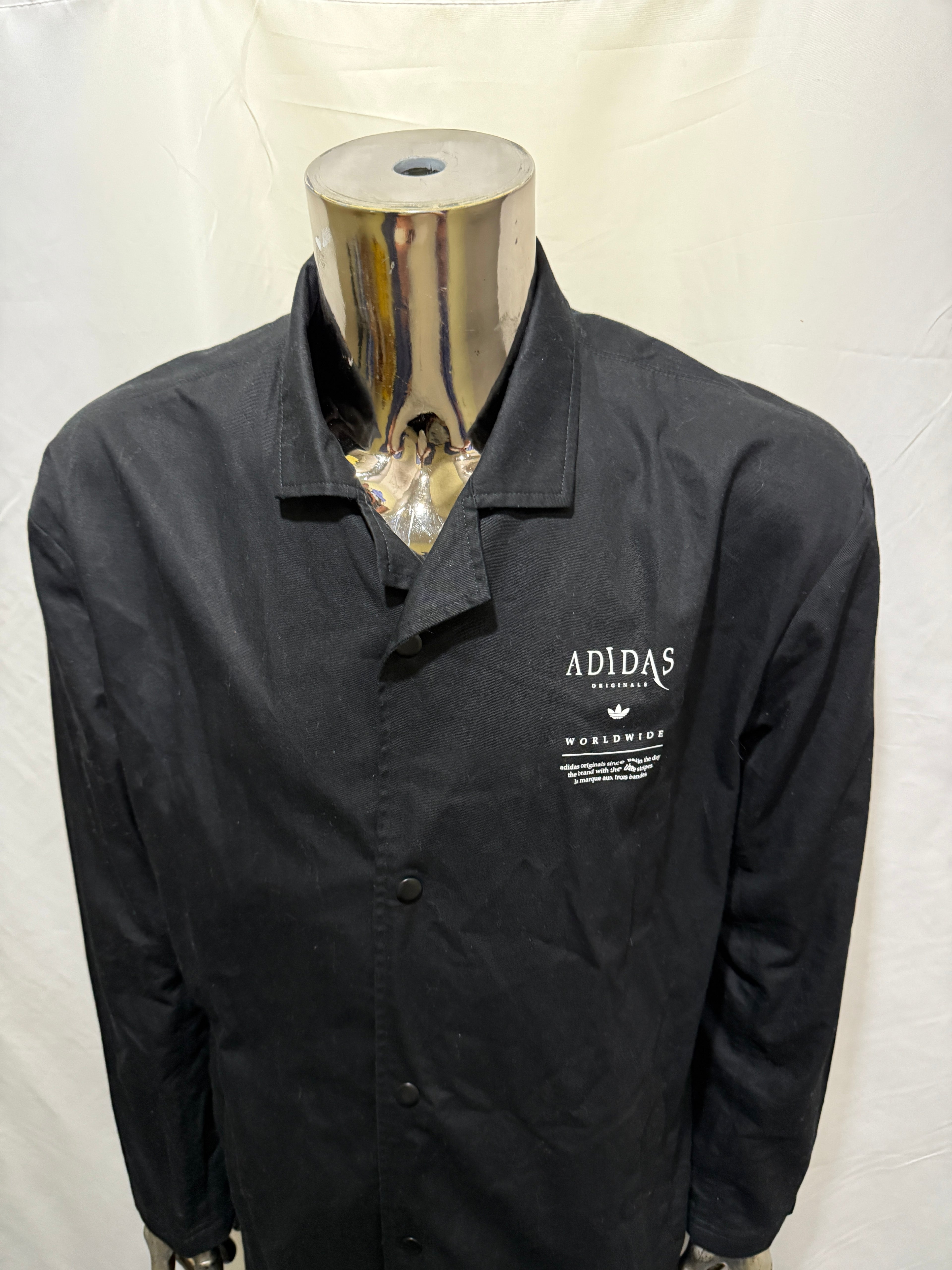 adidas Originals Coach Mantel / Jacke – Worldwide Backprint – Gr. S