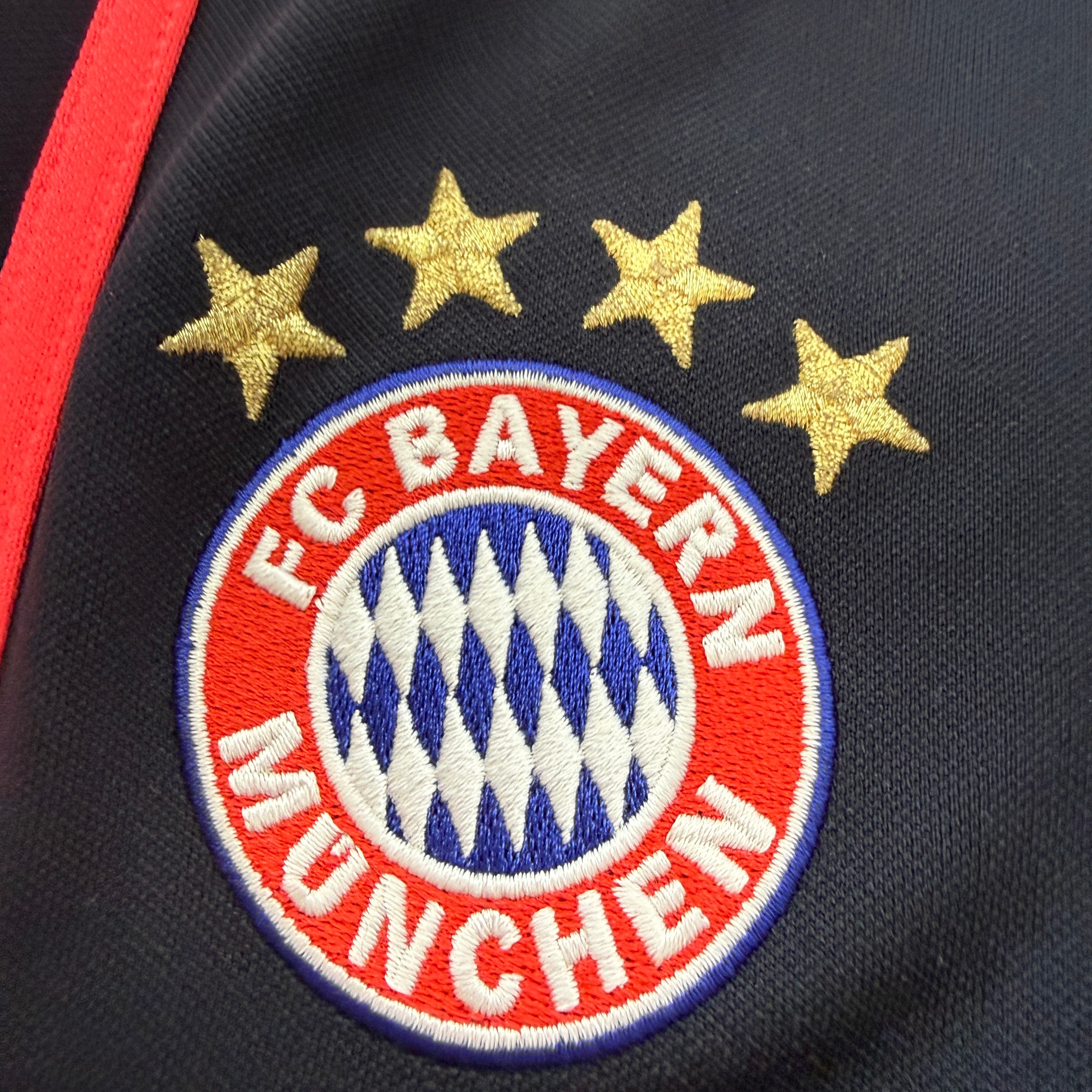 adidas FC Bayern München Champions League Track Pants / Jogginghose – Gr. M