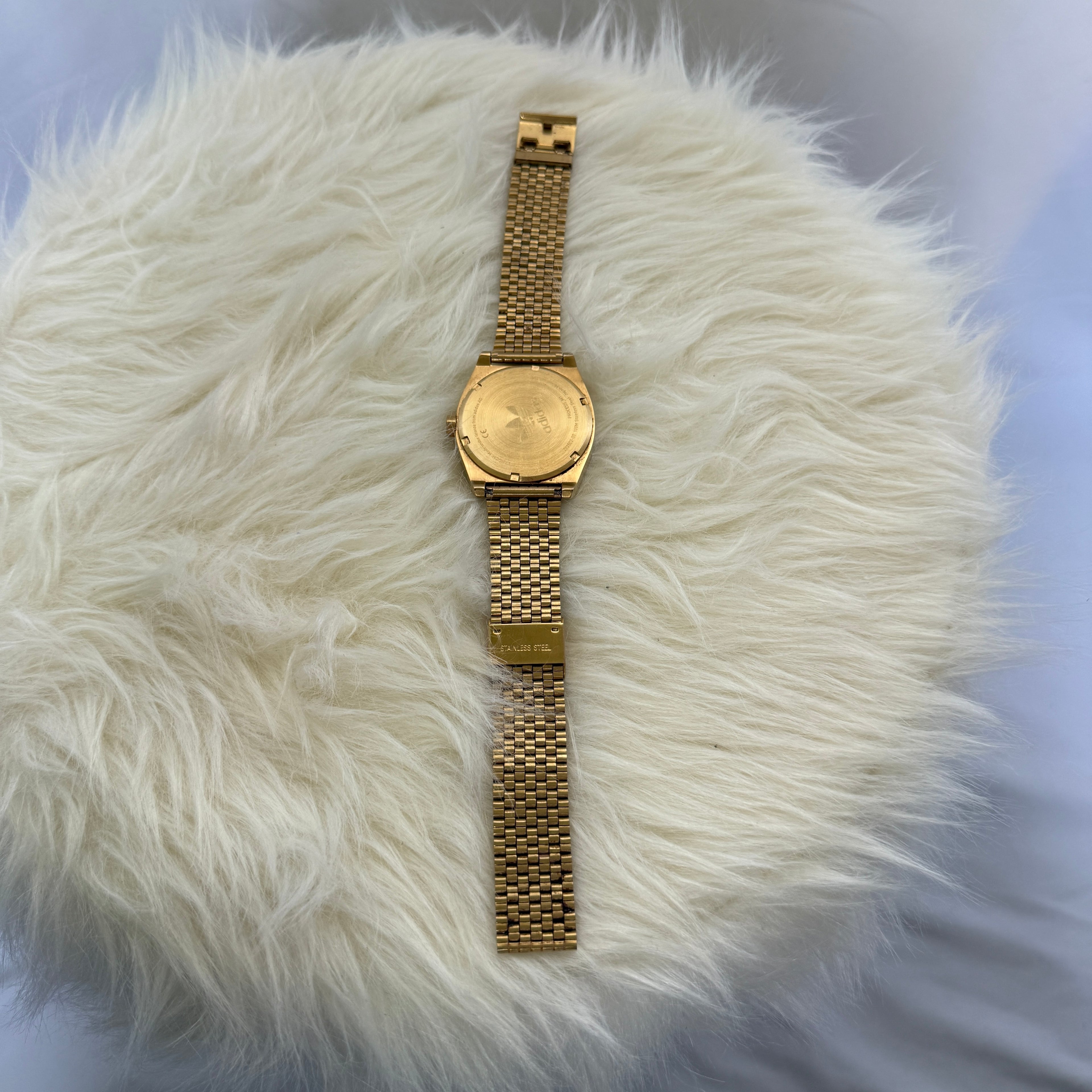 adidas Armbanduhr – Minimal Trefoil – Gold – Metallarmband – Unisex